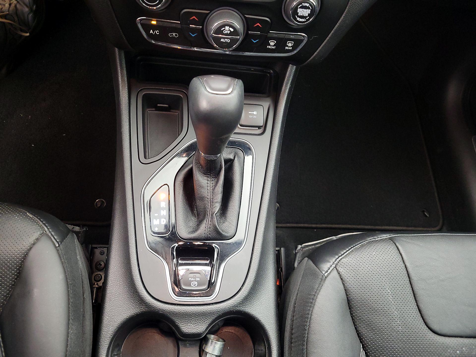 Thumbnail: 2021 Jeep Cherokee - 15