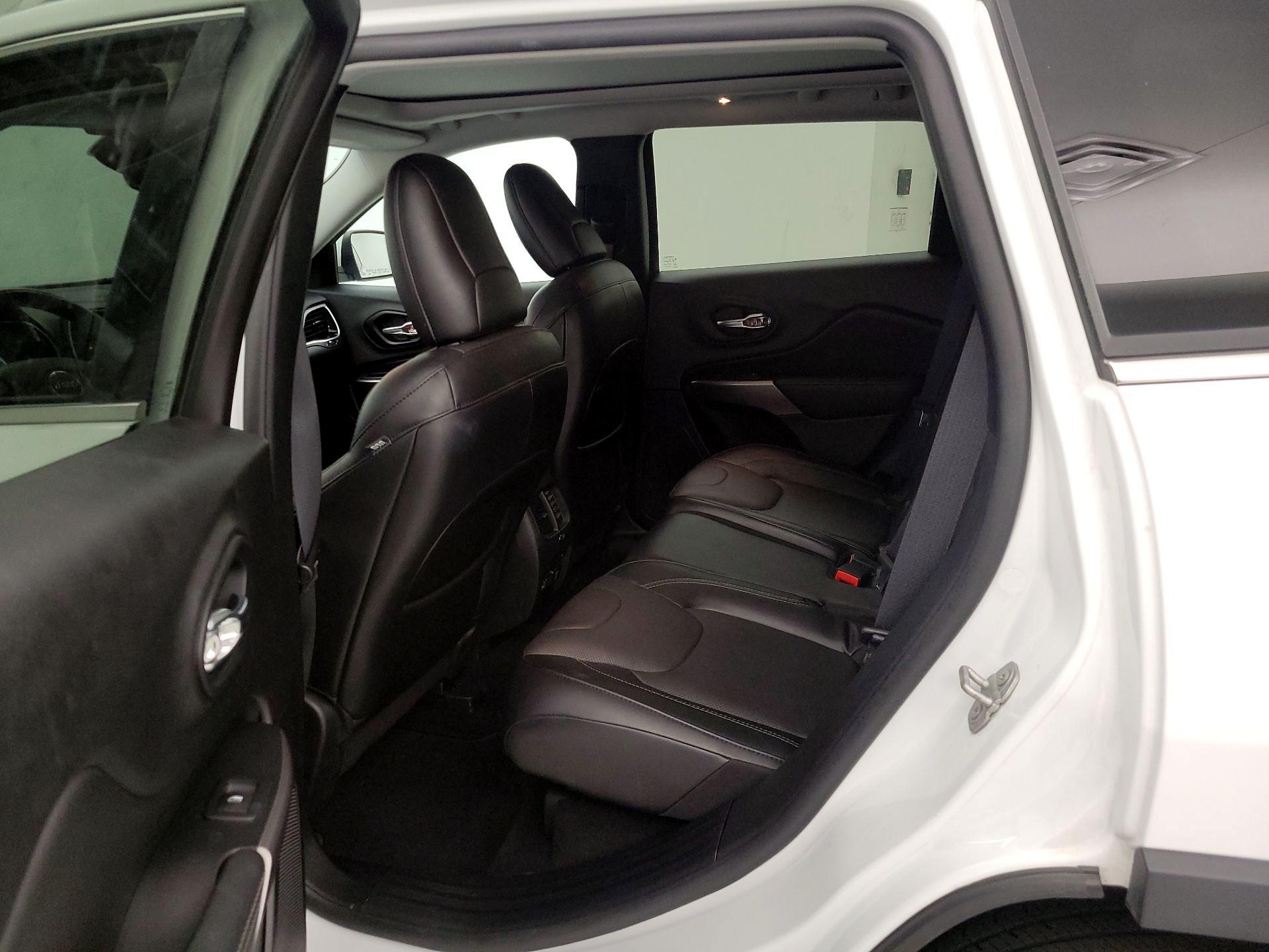 Thumbnail: 2021 Jeep Cherokee - 16