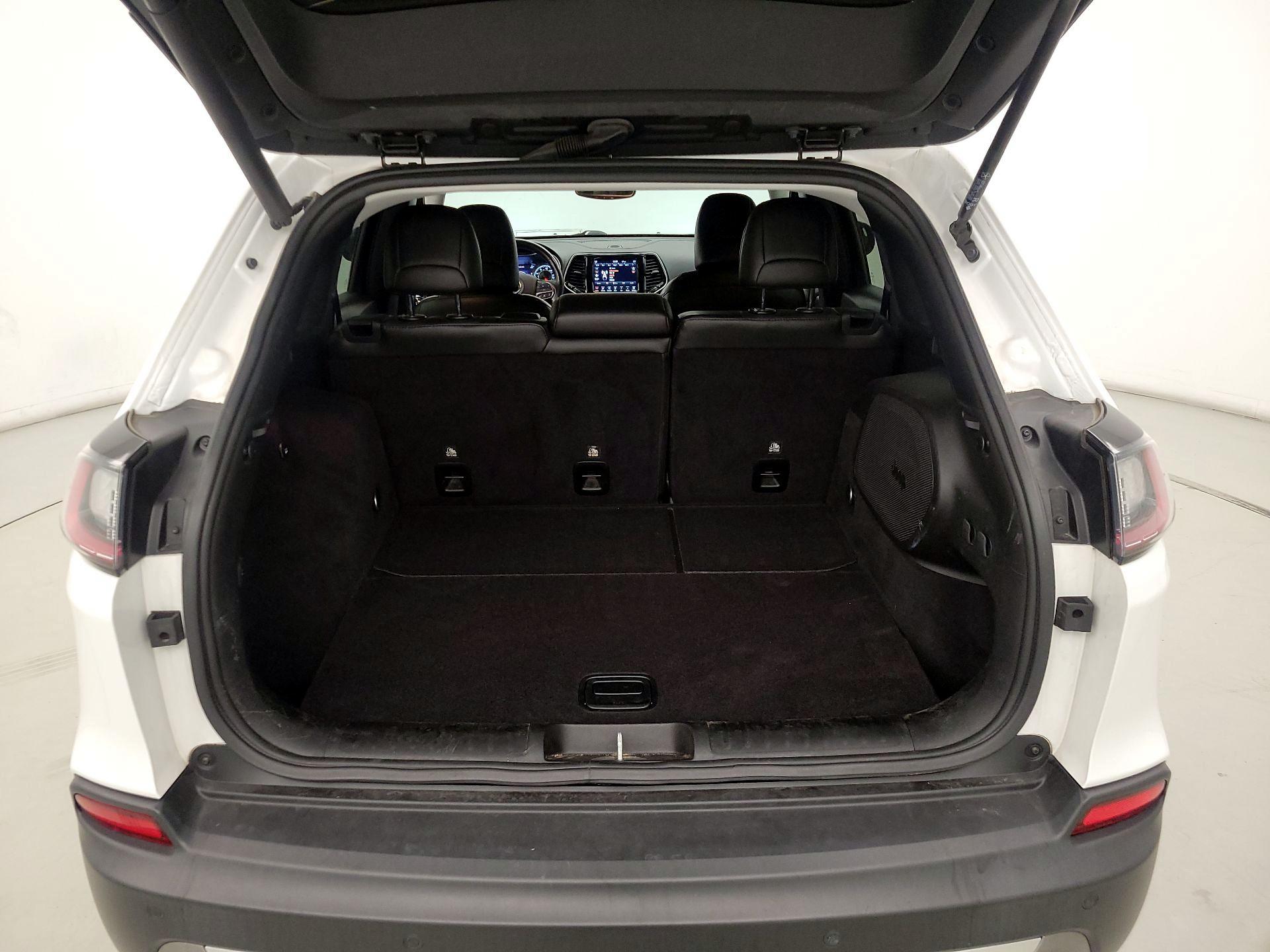 Thumbnail: 2021 Jeep Cherokee - 17