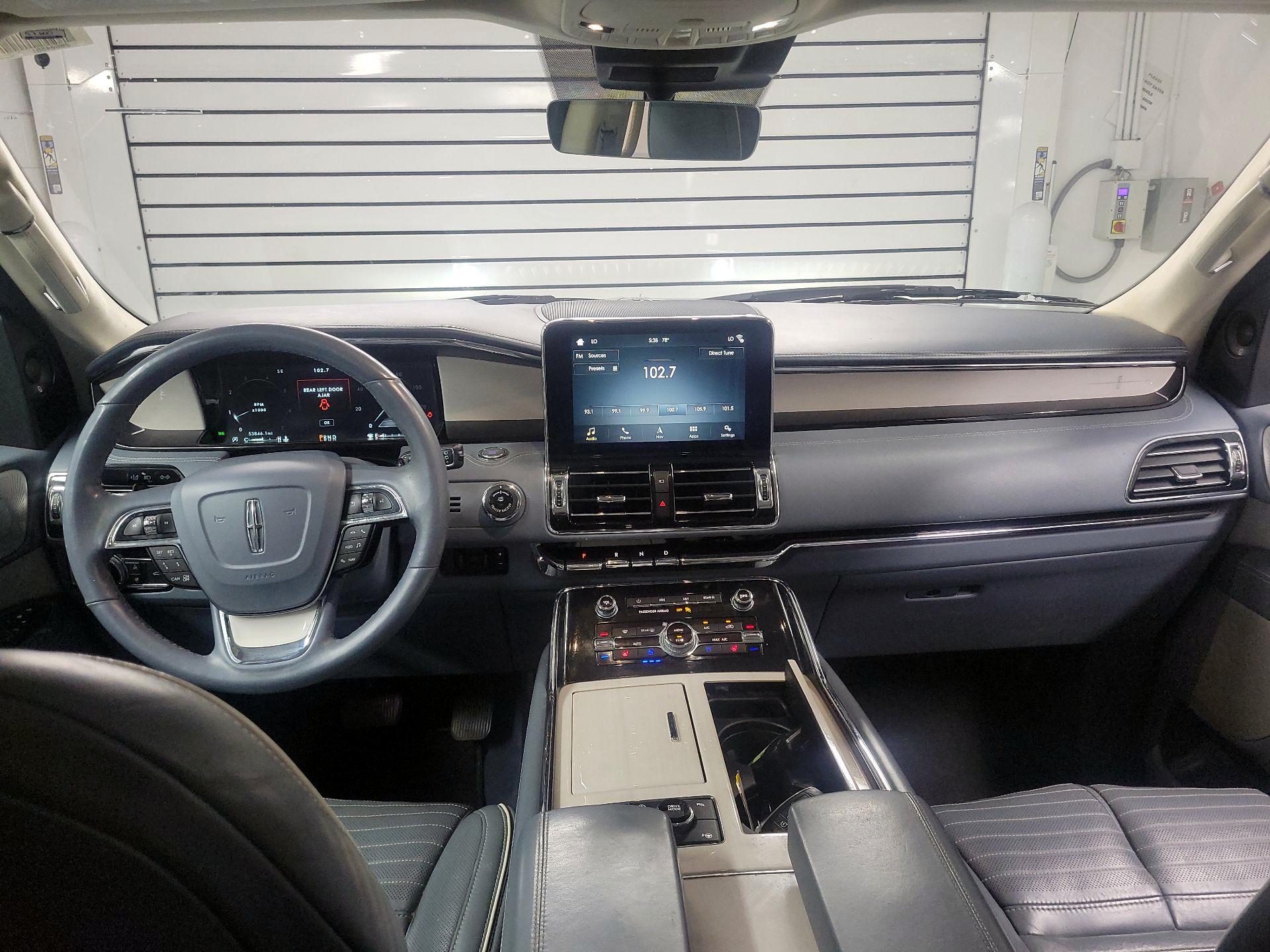 Thumbnail: 2019 Lincoln Navigator L - 9