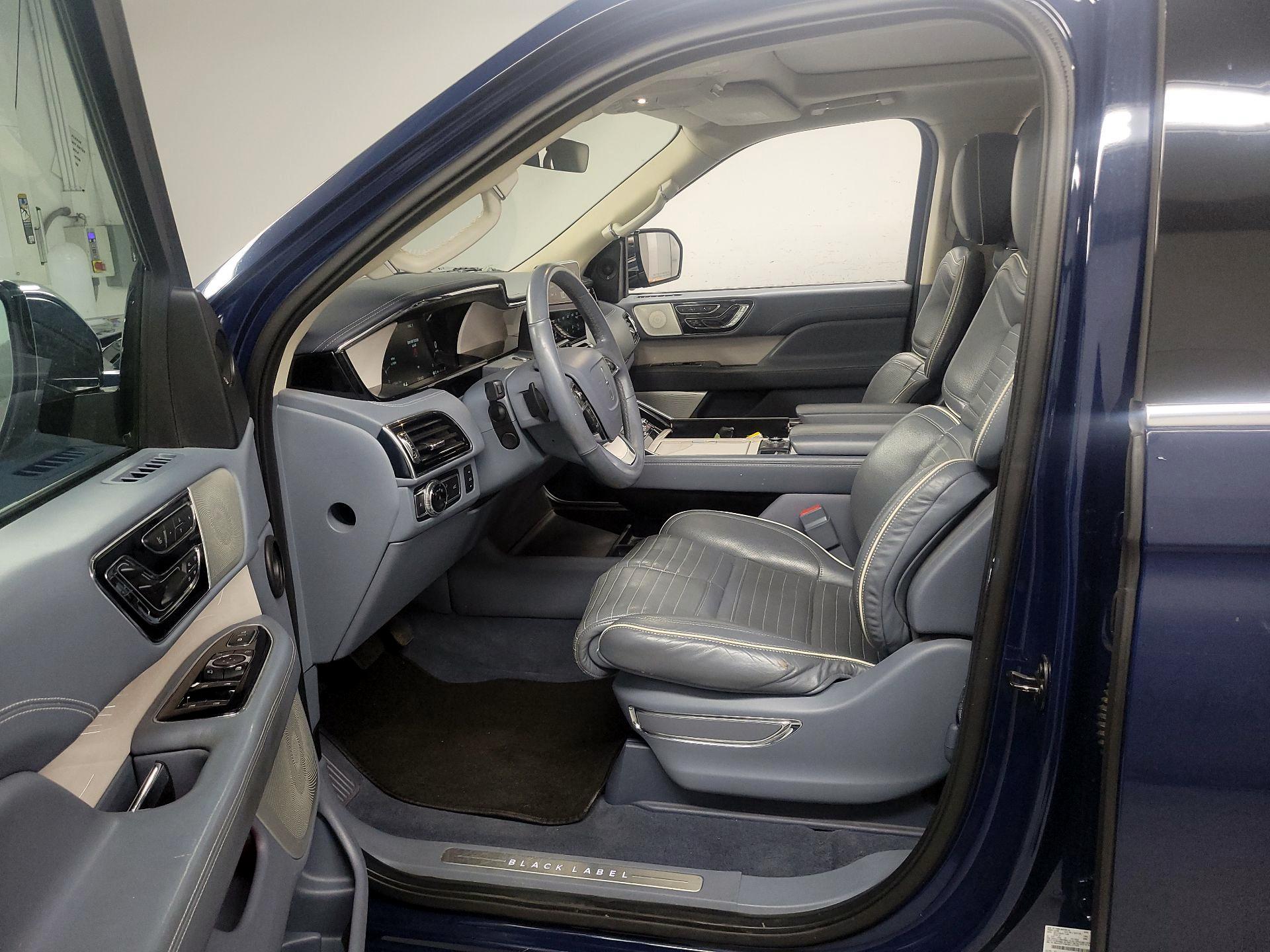 Thumbnail: 2019 Lincoln Navigator L - 11