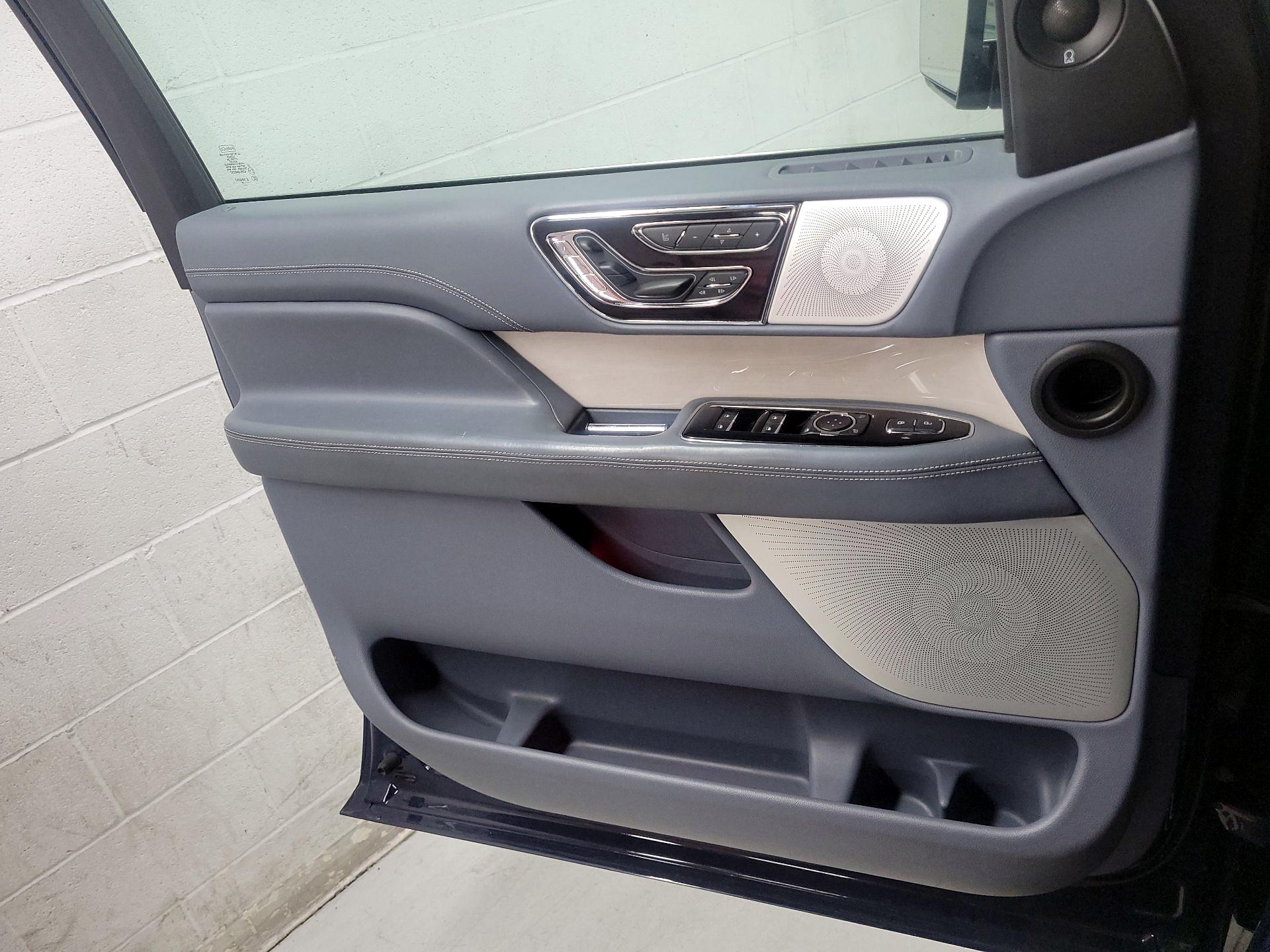 Thumbnail: 2019 Lincoln Navigator L - 12