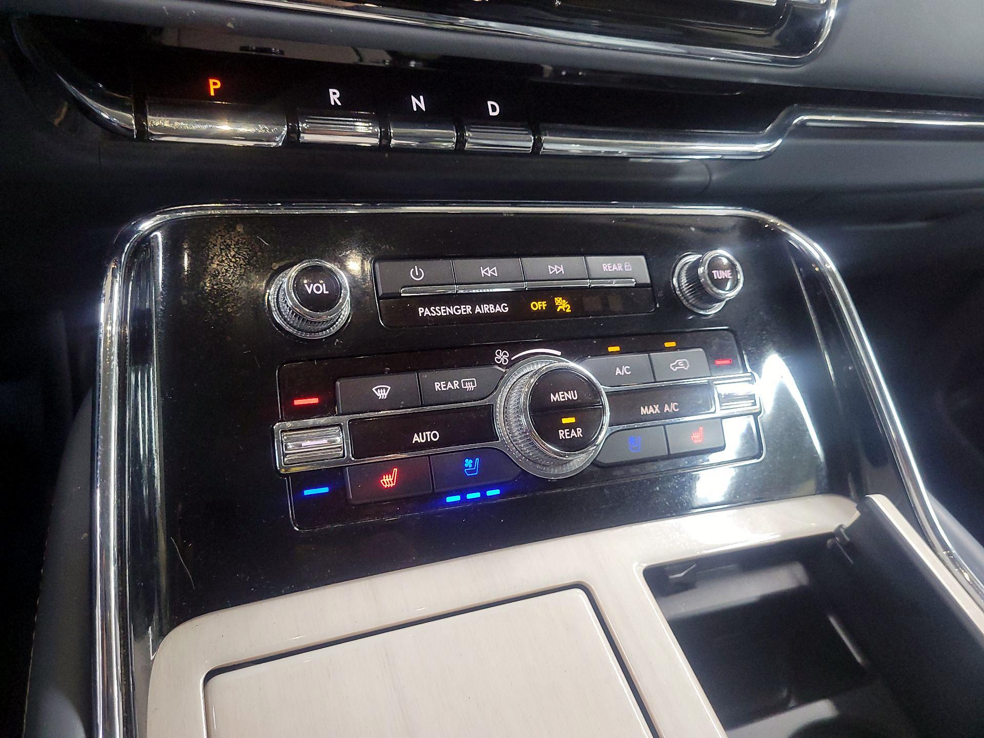 Thumbnail: 2019 Lincoln Navigator L - 15