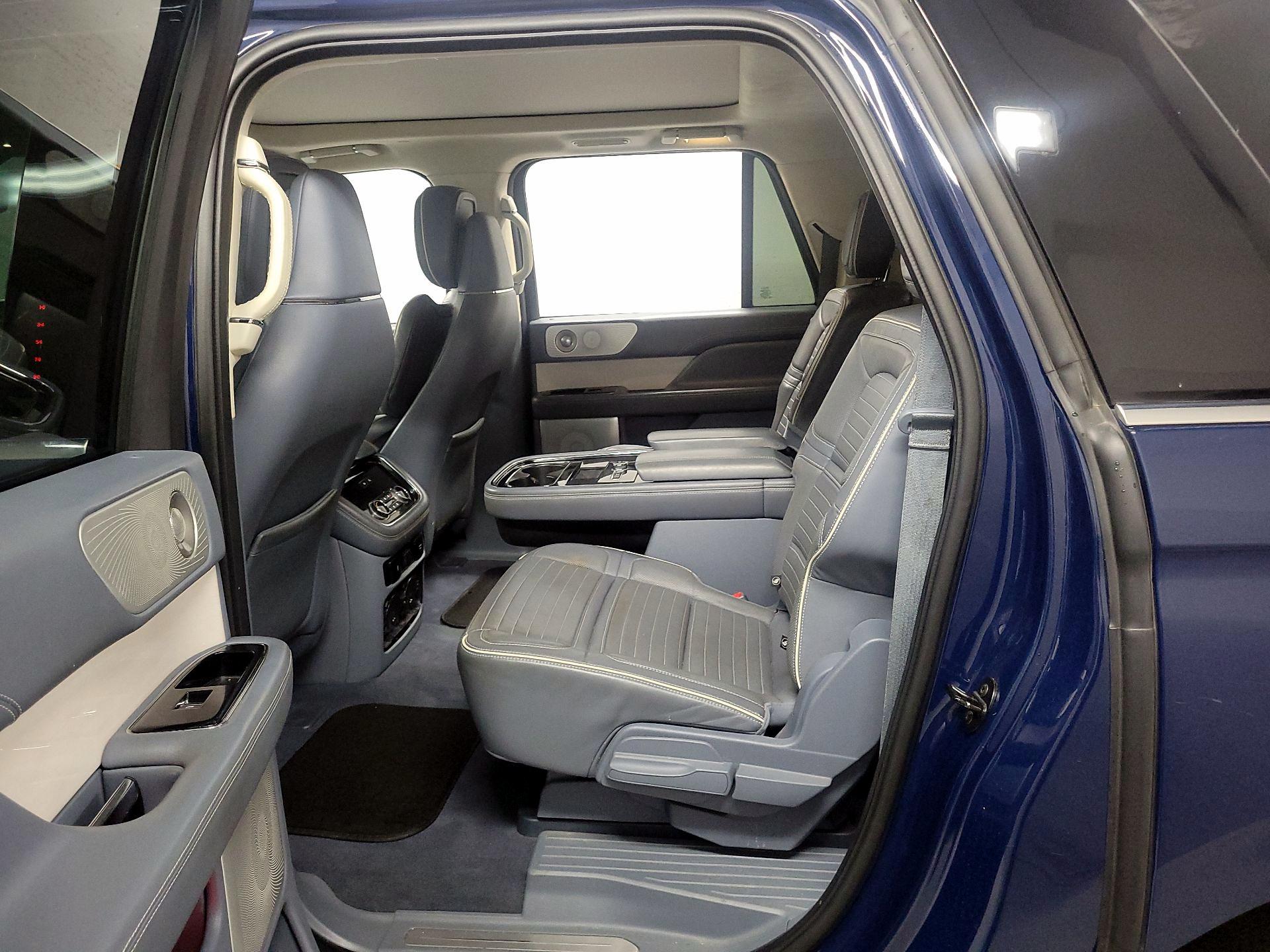 Thumbnail: 2019 Lincoln Navigator L - 17