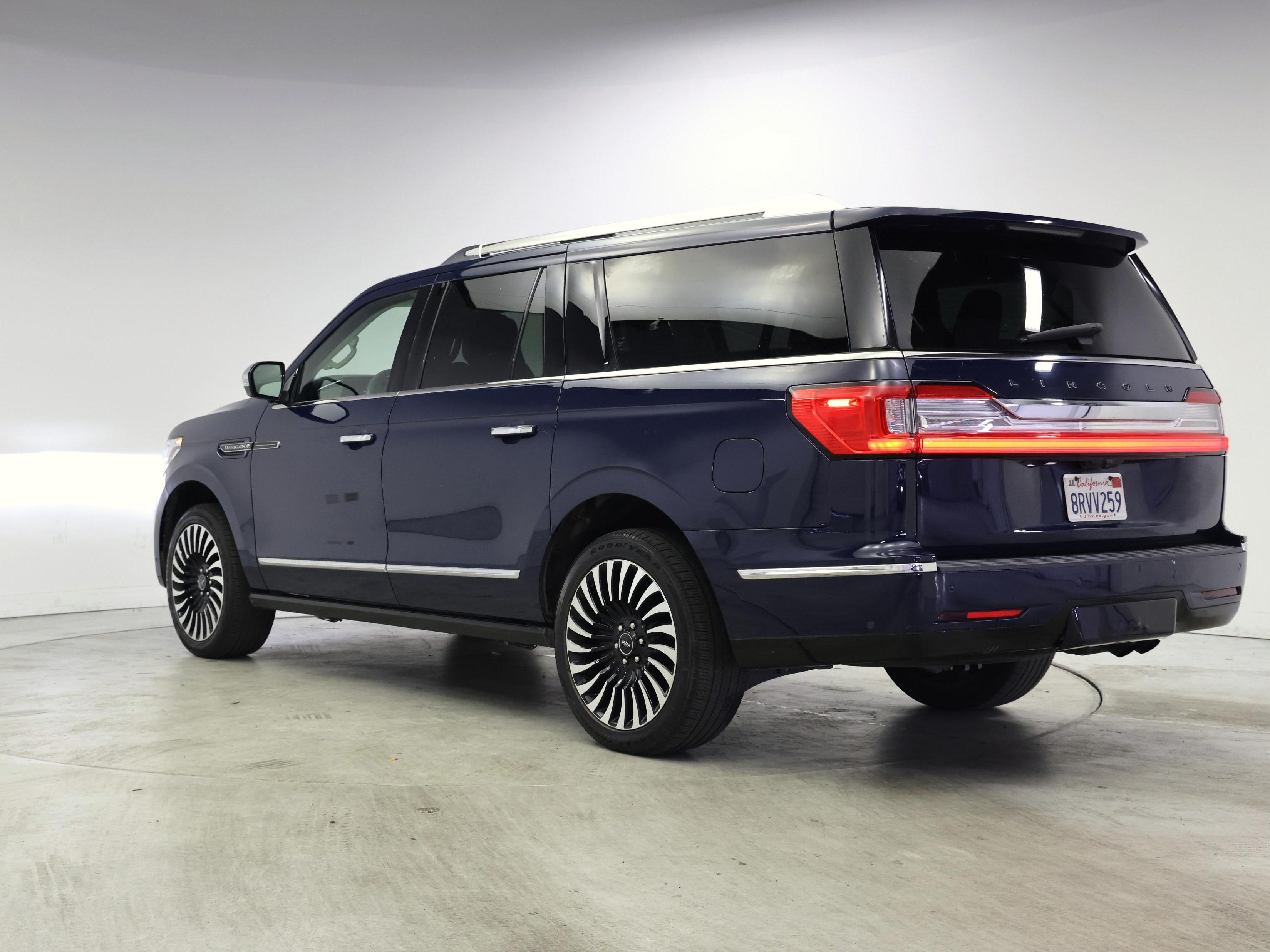 Thumbnail: 2019 Lincoln Navigator L - 2