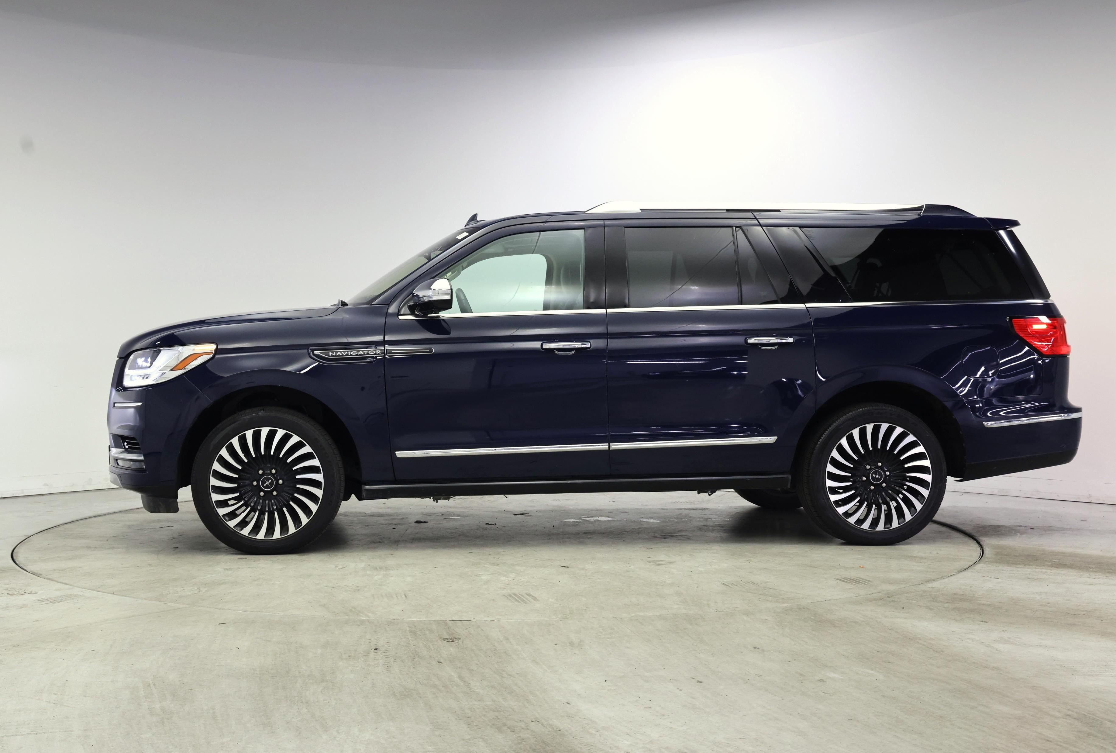 Thumbnail: 2019 Lincoln Navigator L - 3