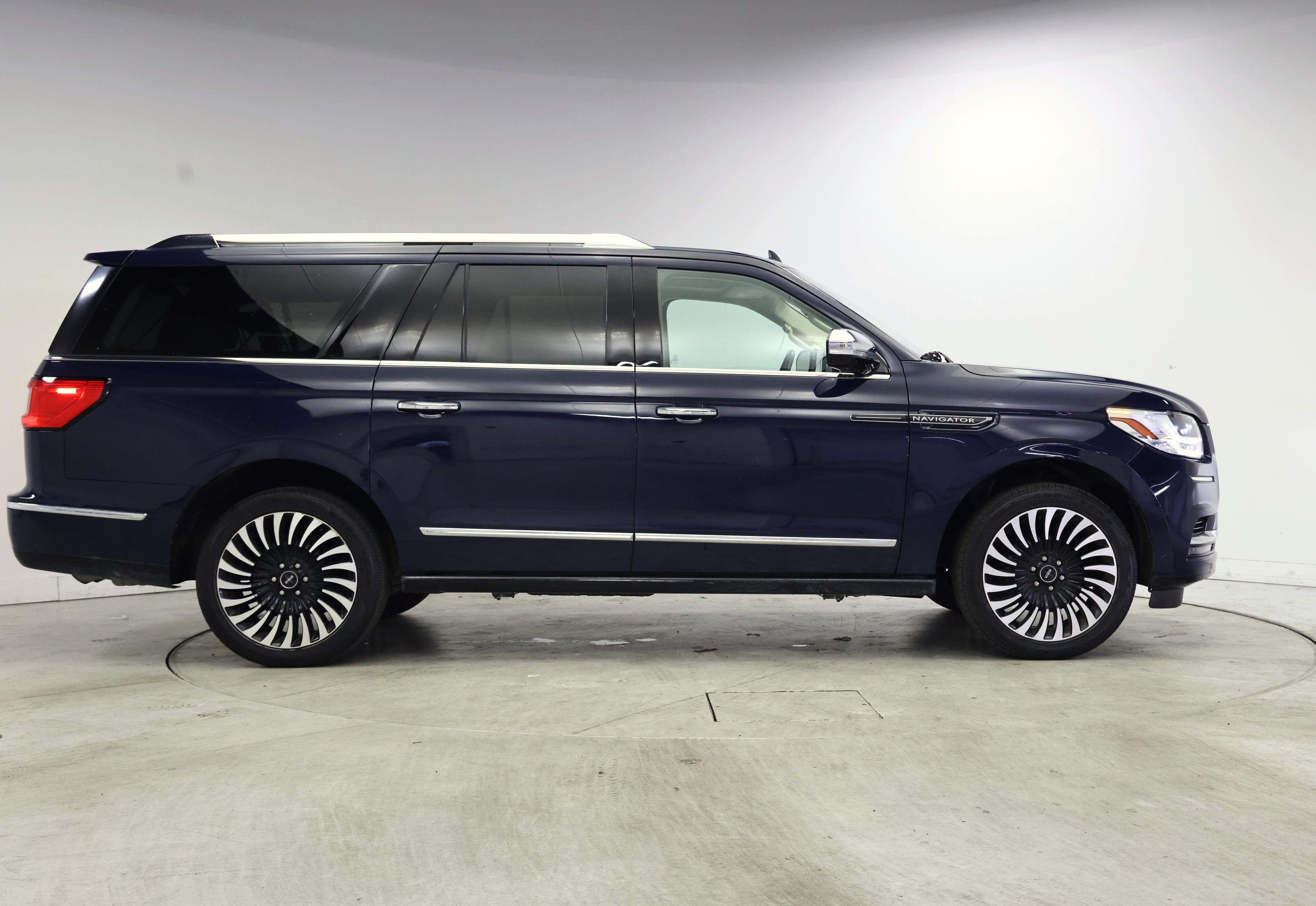 Thumbnail: 2019 Lincoln Navigator L - 7