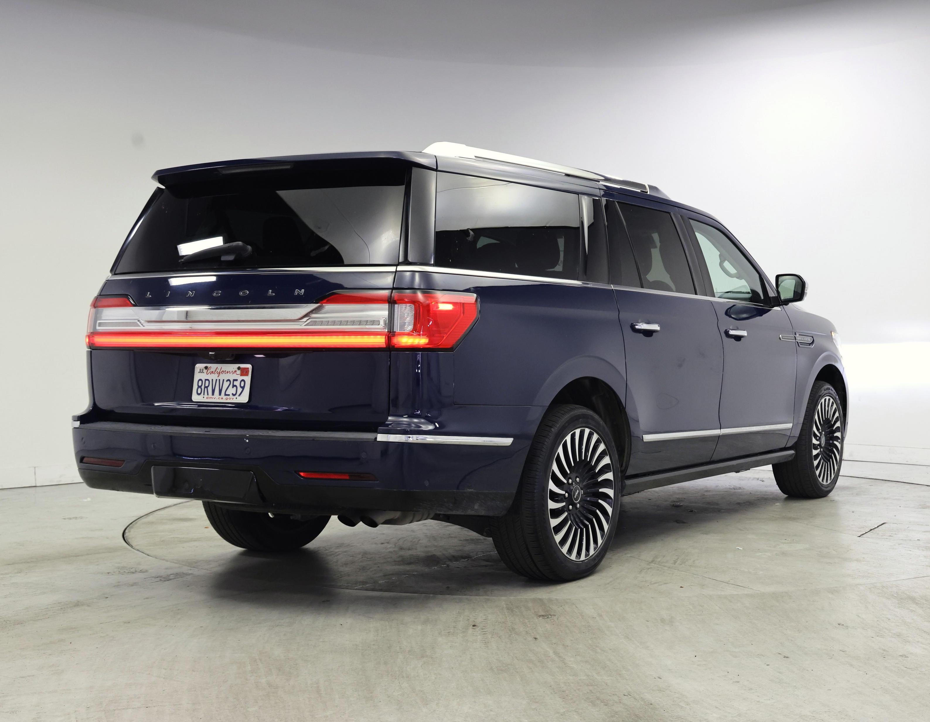 Thumbnail: 2019 Lincoln Navigator L - 8