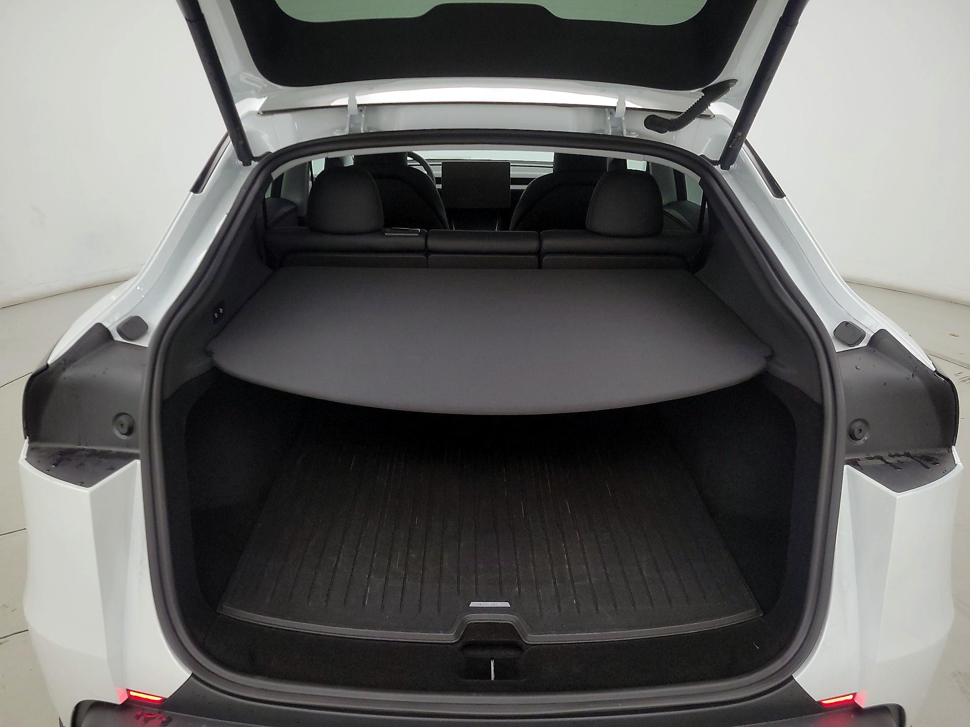 Thumbnail: 2026 Tesla Model Y - 19