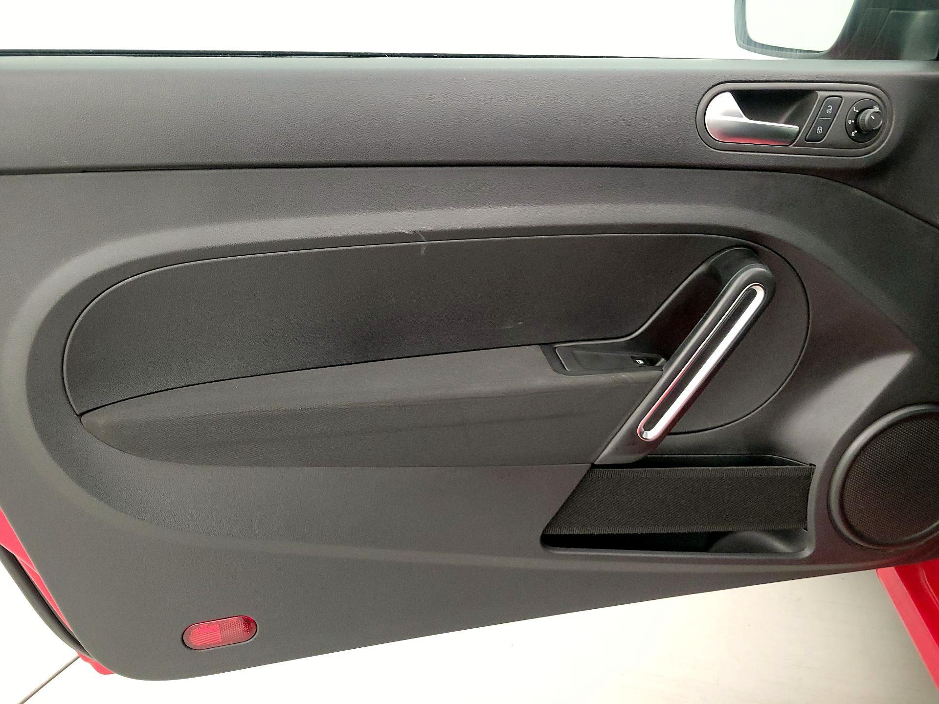 Thumbnail: 2018 Volkswagen Beetle - 12