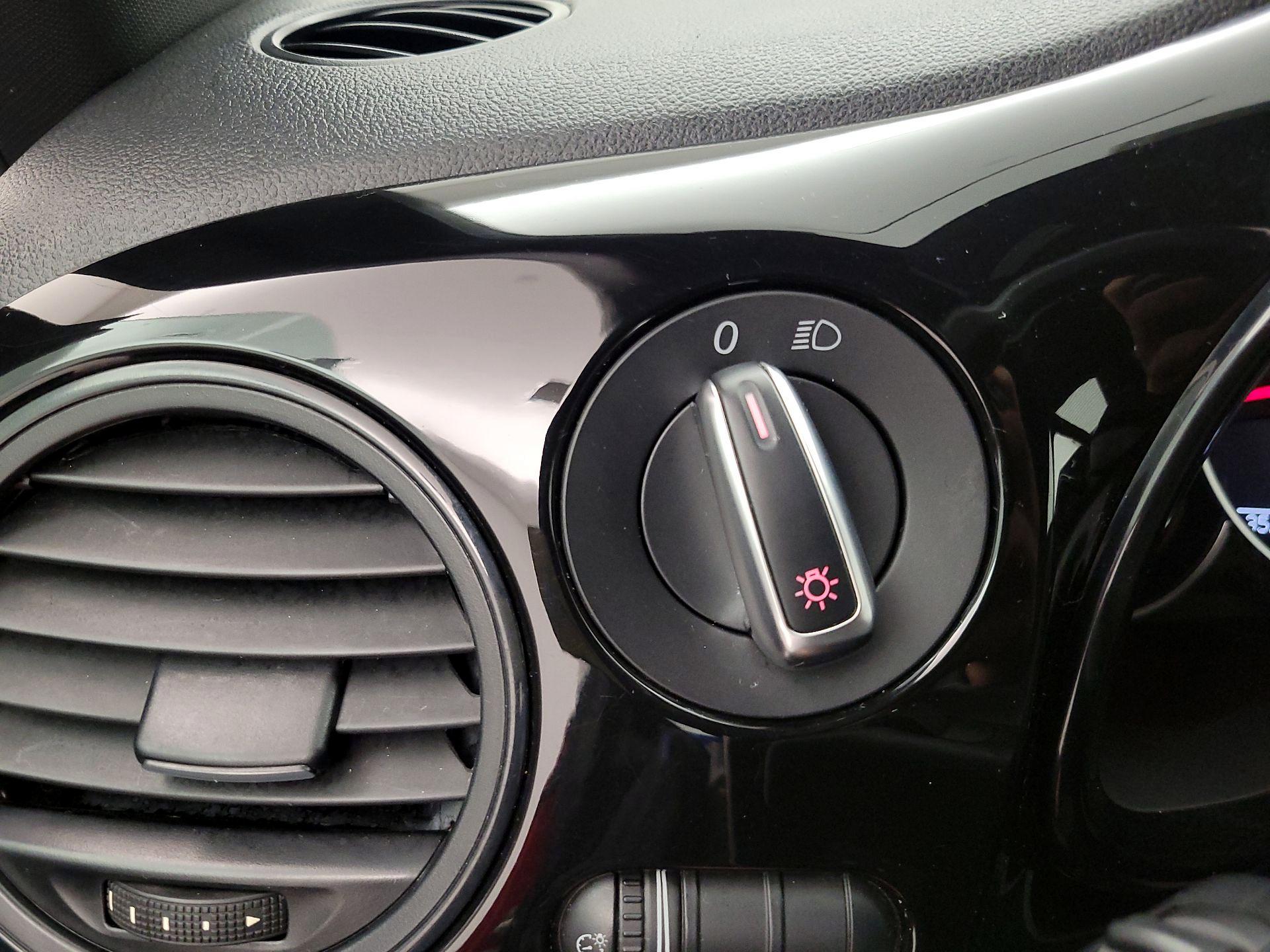 Thumbnail: 2018 Volkswagen Beetle - 13