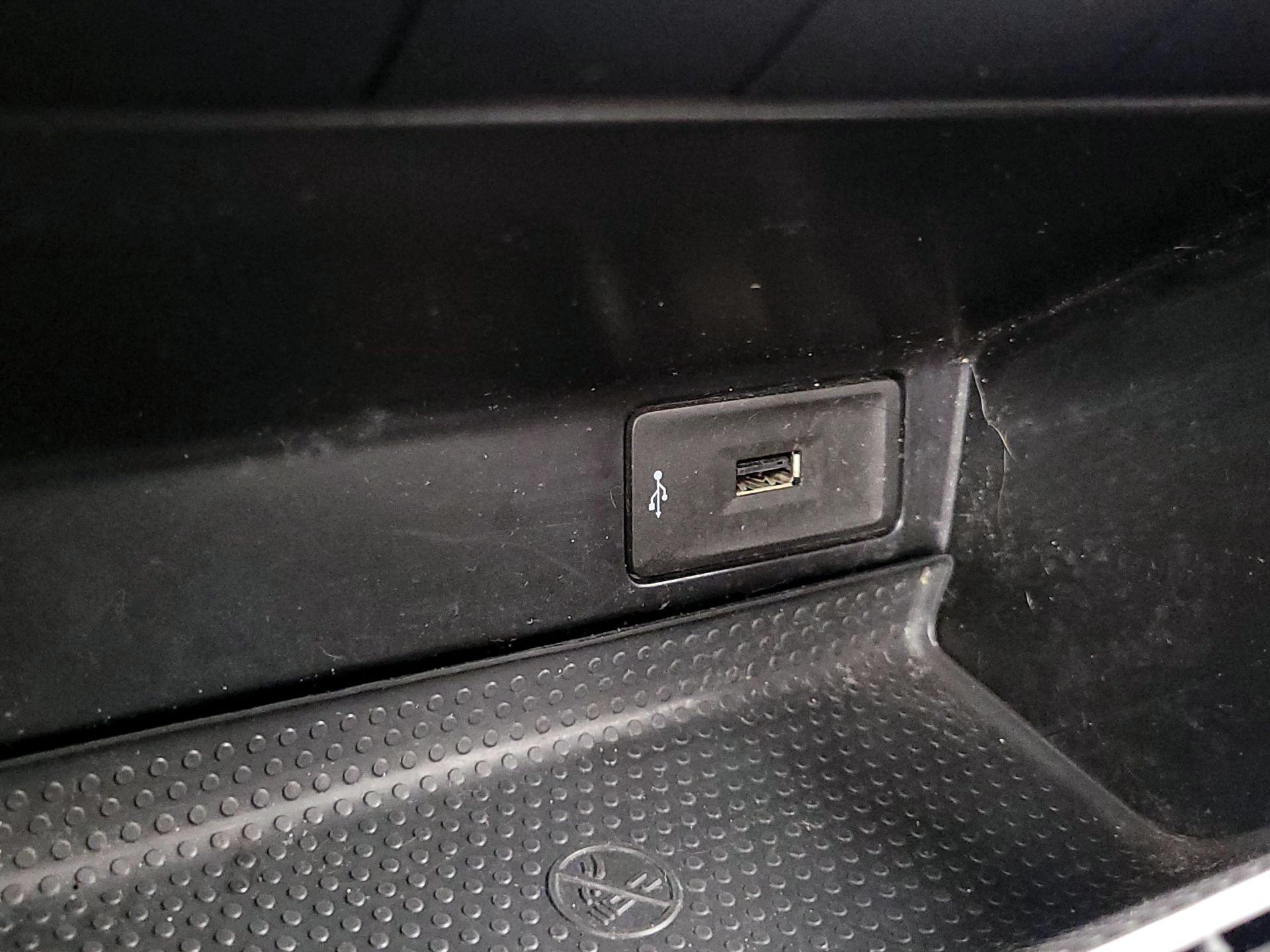 Thumbnail: 2018 Volkswagen Beetle - 18