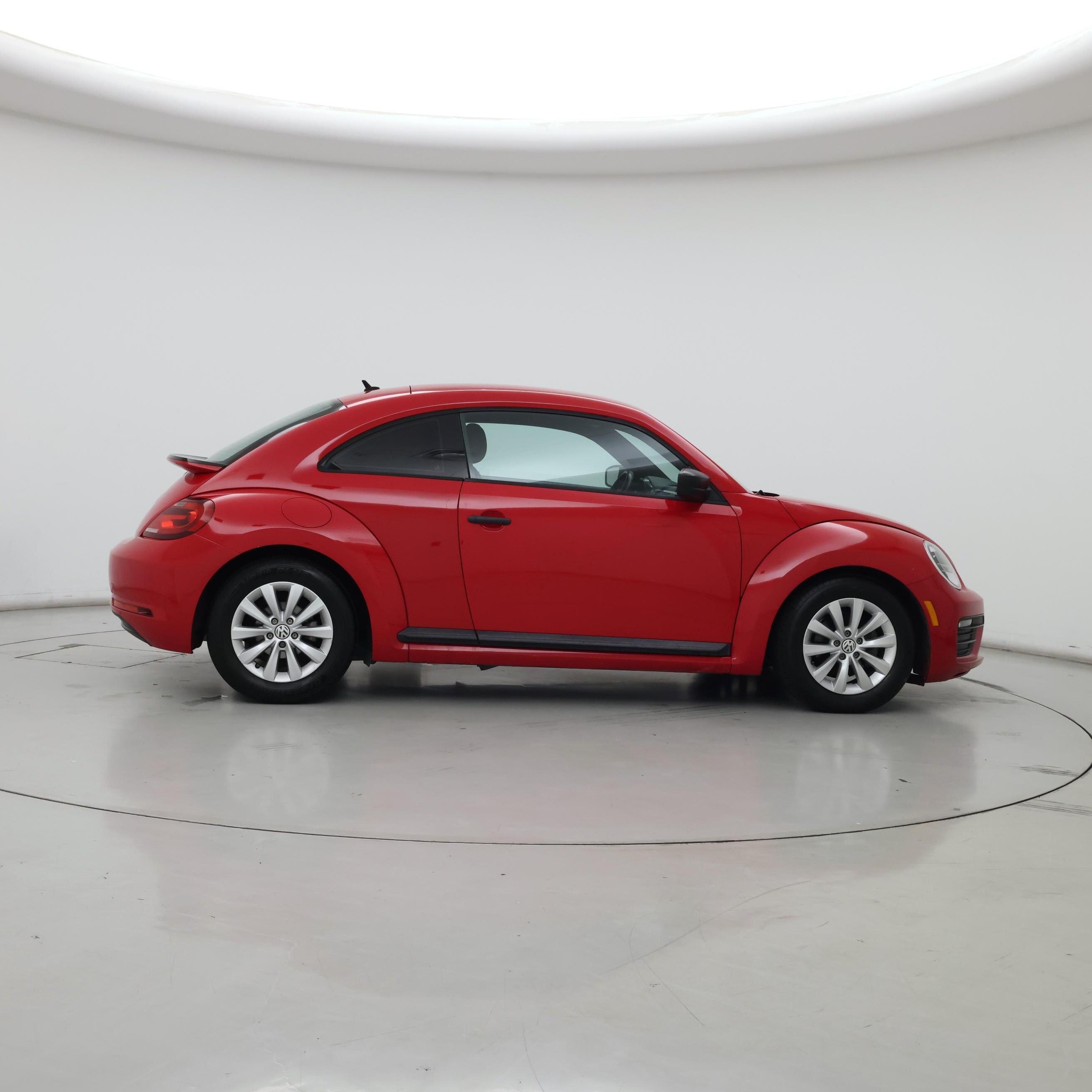Thumbnail: 2018 Volkswagen Beetle - 7