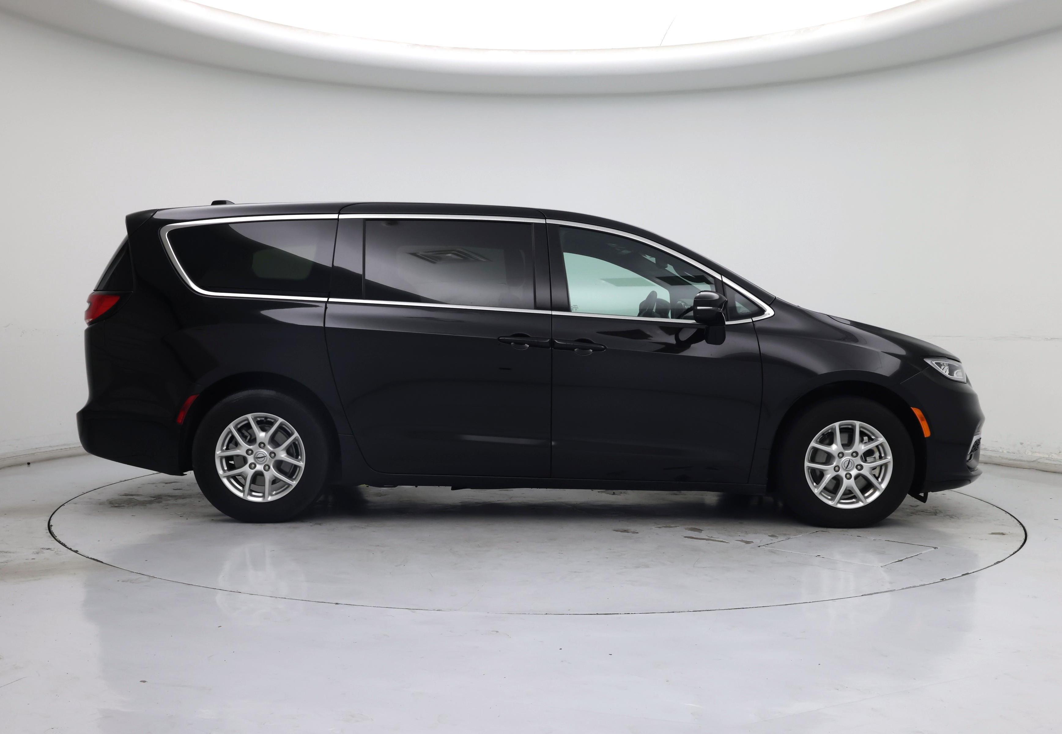 Thumbnail: 2025 Chrysler Pacifica - 7