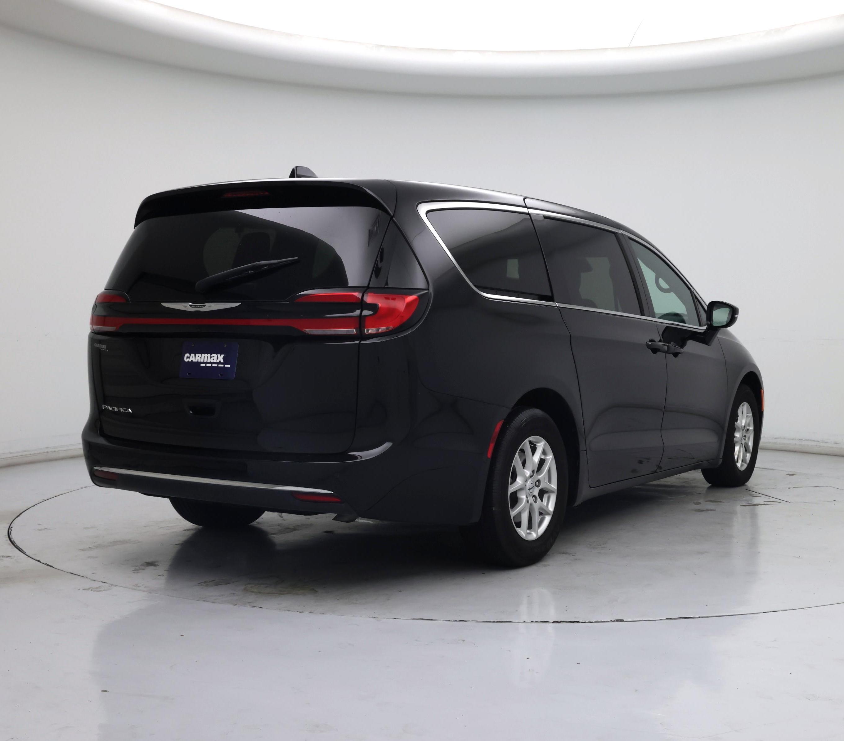 Thumbnail: 2025 Chrysler Pacifica - 8