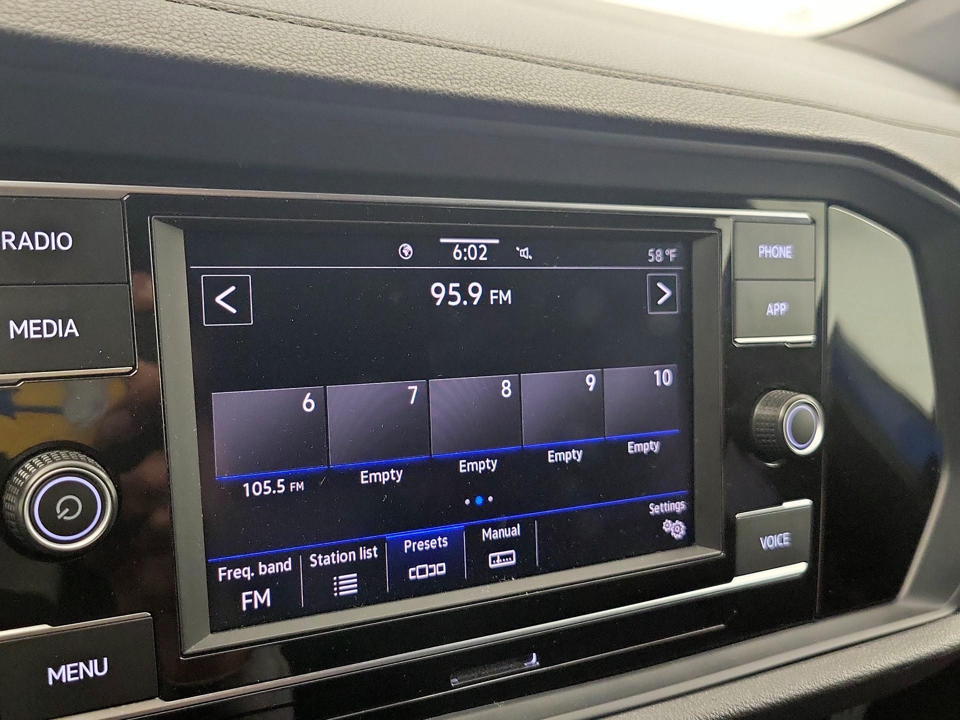 Thumbnail: 2024 Volkswagen Jetta - 15