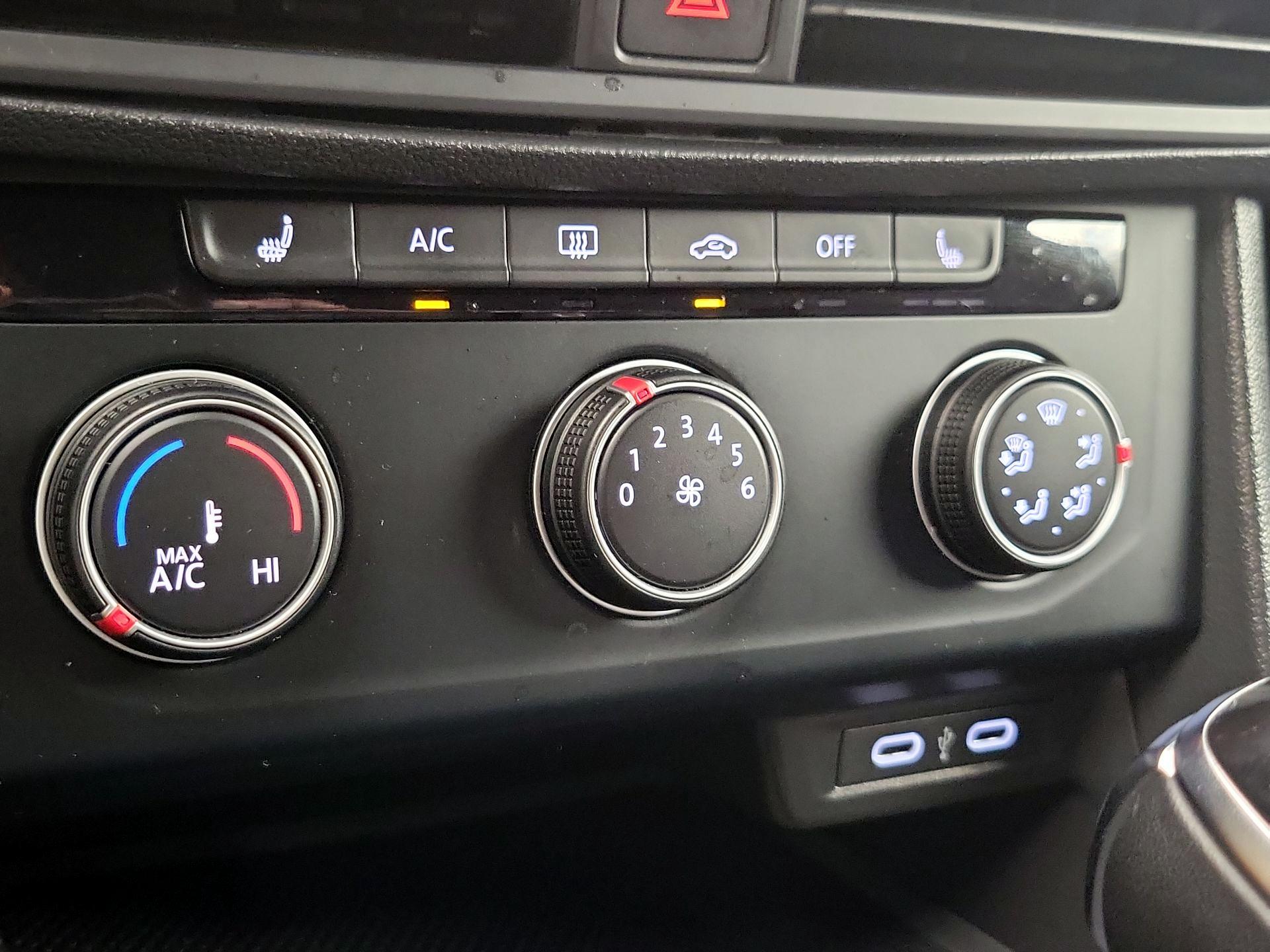 Thumbnail: 2024 Volkswagen Jetta - 16