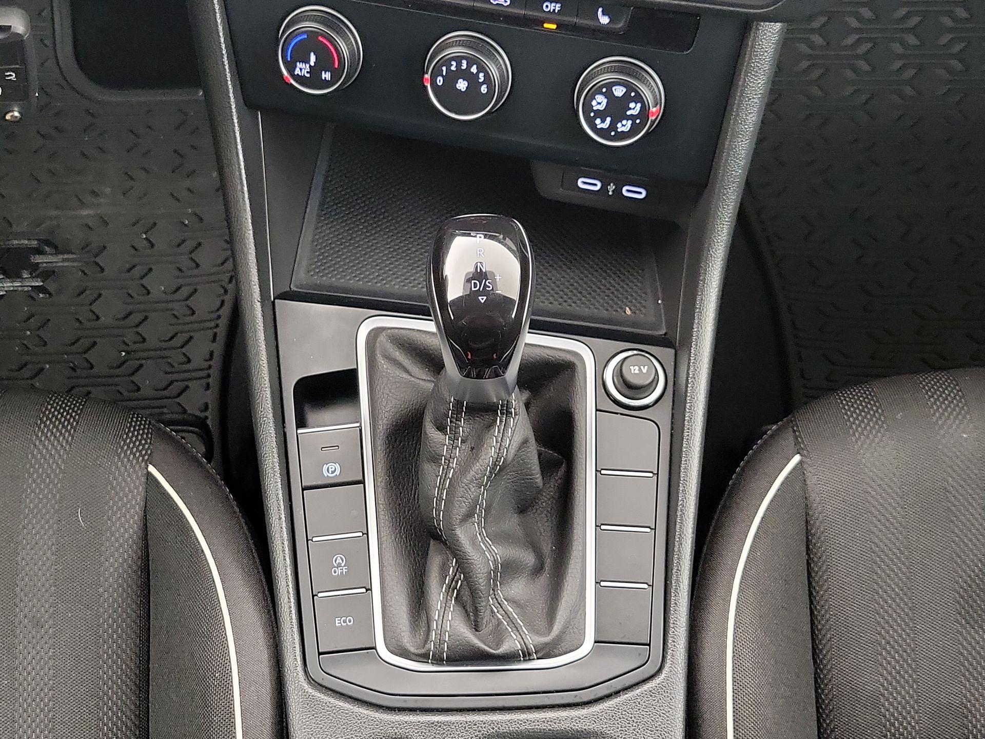 Thumbnail: 2024 Volkswagen Jetta - 17