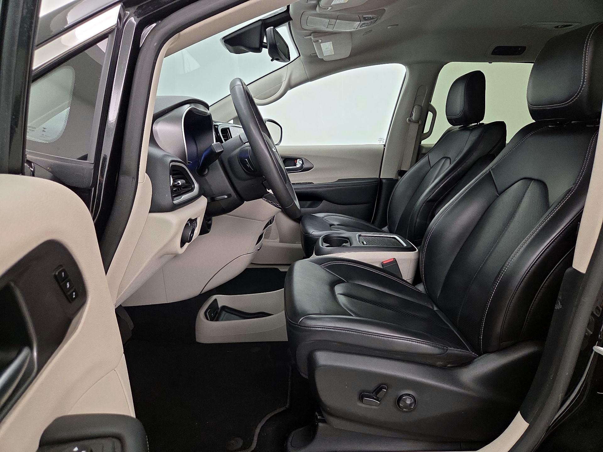 Thumbnail: 2023 Chrysler Pacifica - 11