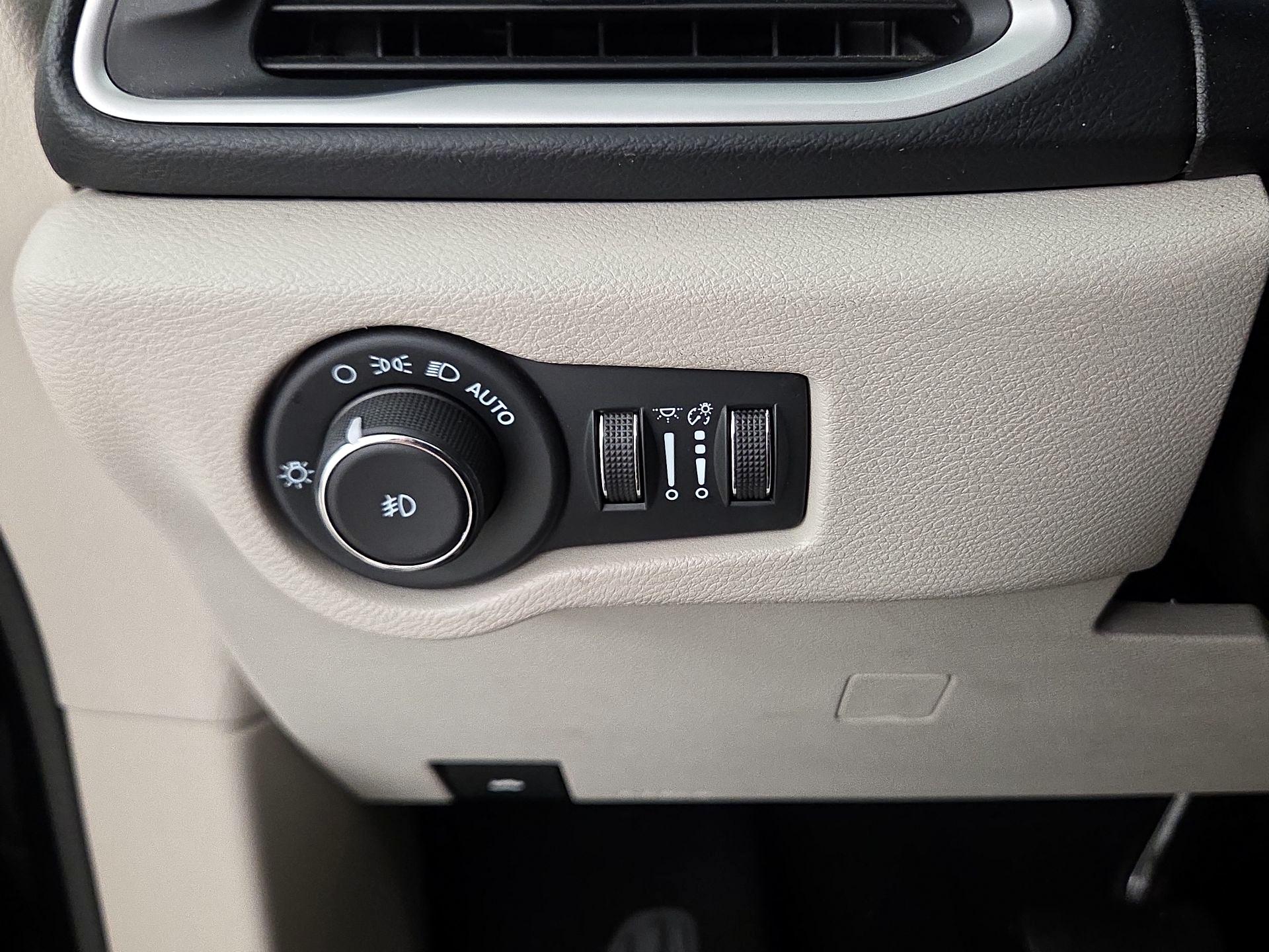 Thumbnail: 2023 Chrysler Pacifica - 13