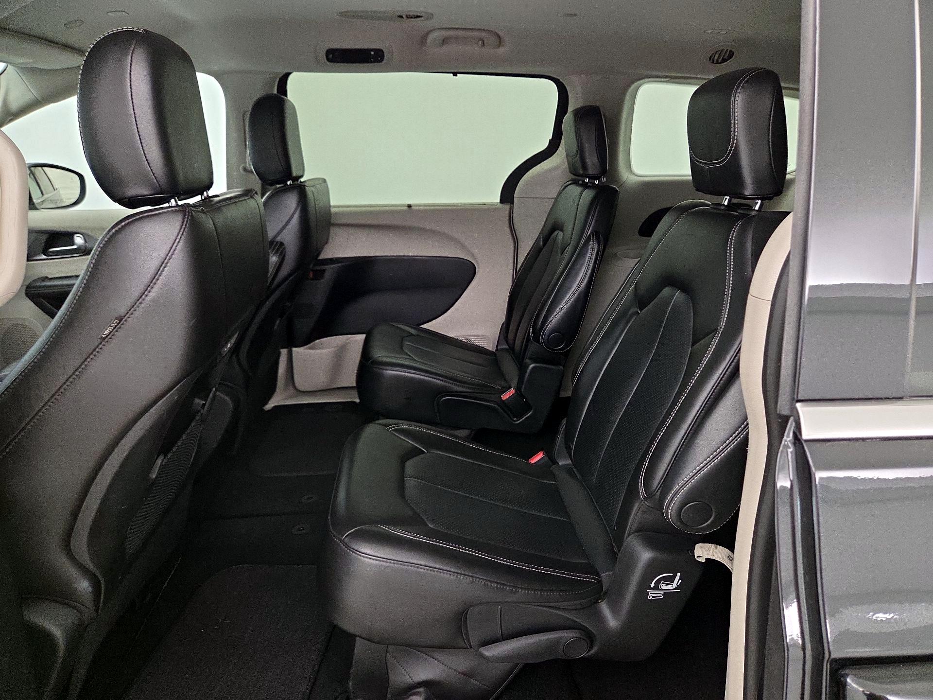 Thumbnail: 2023 Chrysler Pacifica - 19