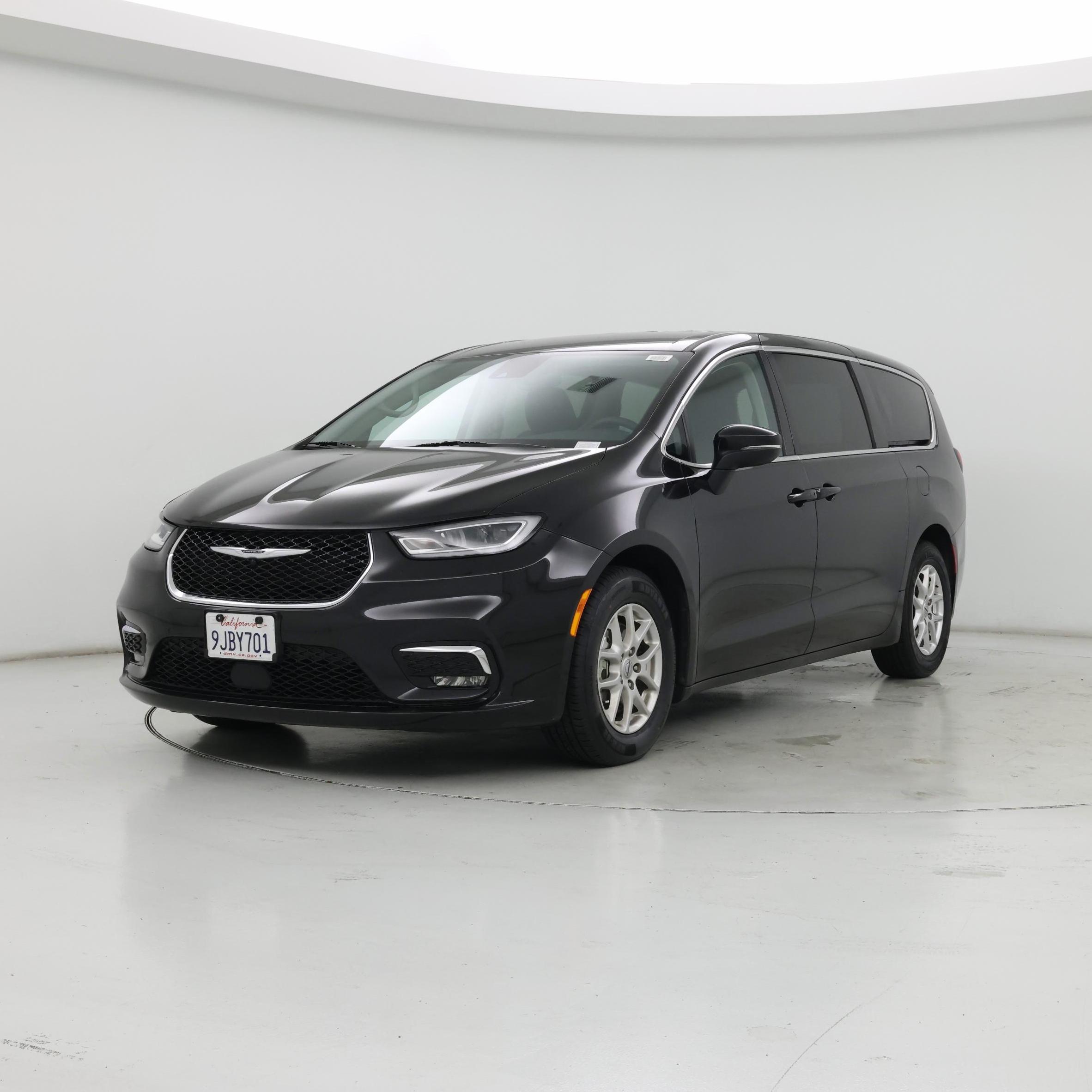 Thumbnail: 2023 Chrysler Pacifica - 4