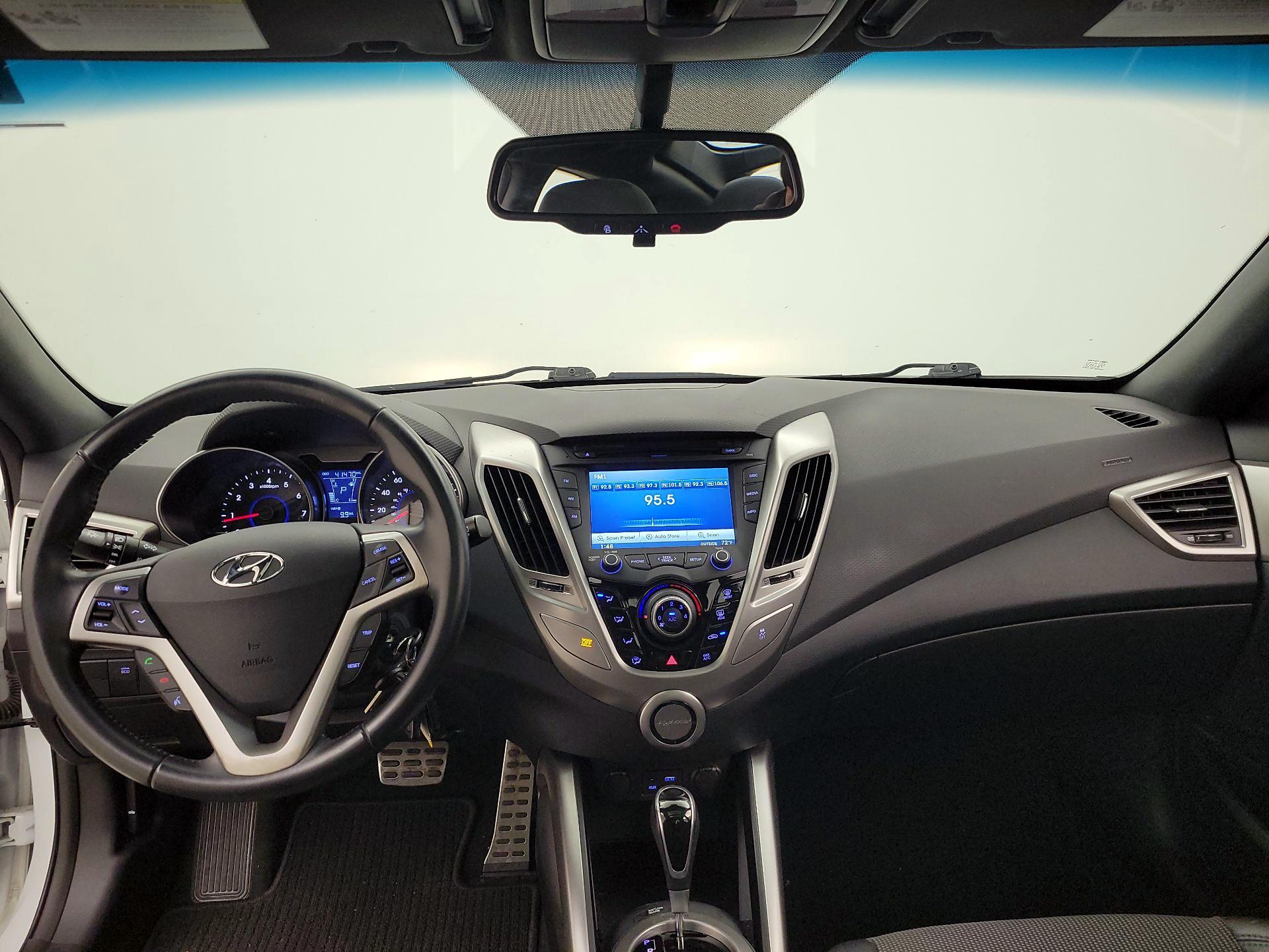 Thumbnail: 2016 Hyundai Veloster - 9