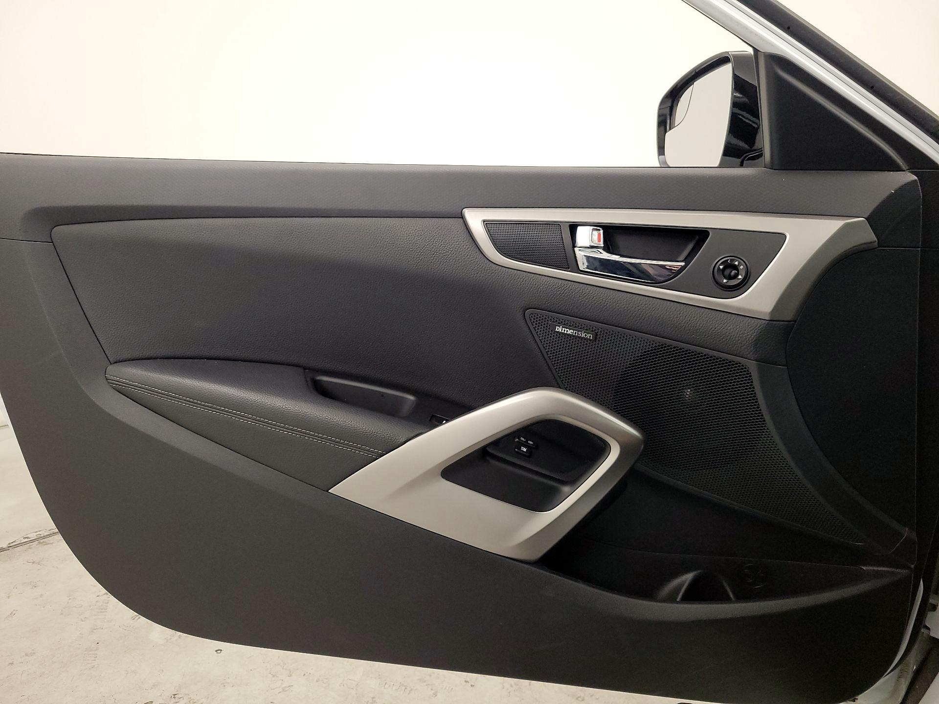 Thumbnail: 2016 Hyundai Veloster - 12
