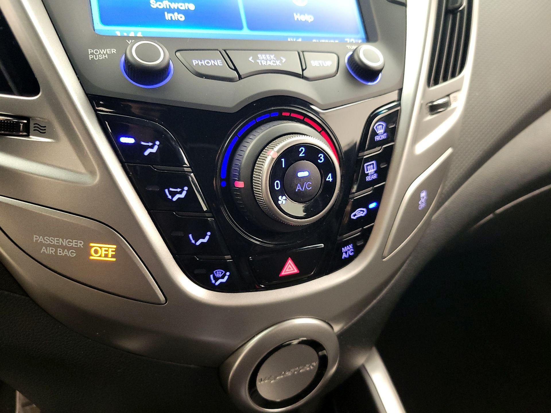 Thumbnail: 2016 Hyundai Veloster - 16