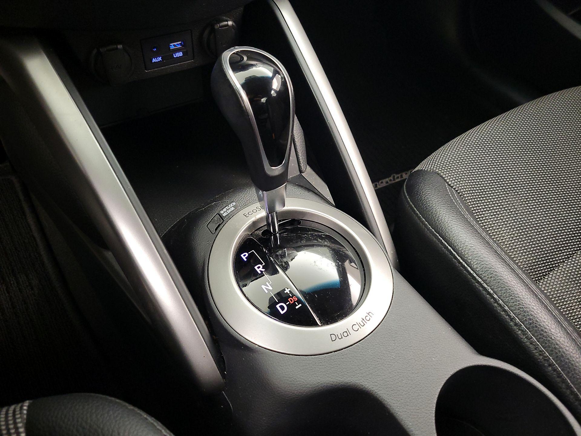 Thumbnail: 2016 Hyundai Veloster - 17