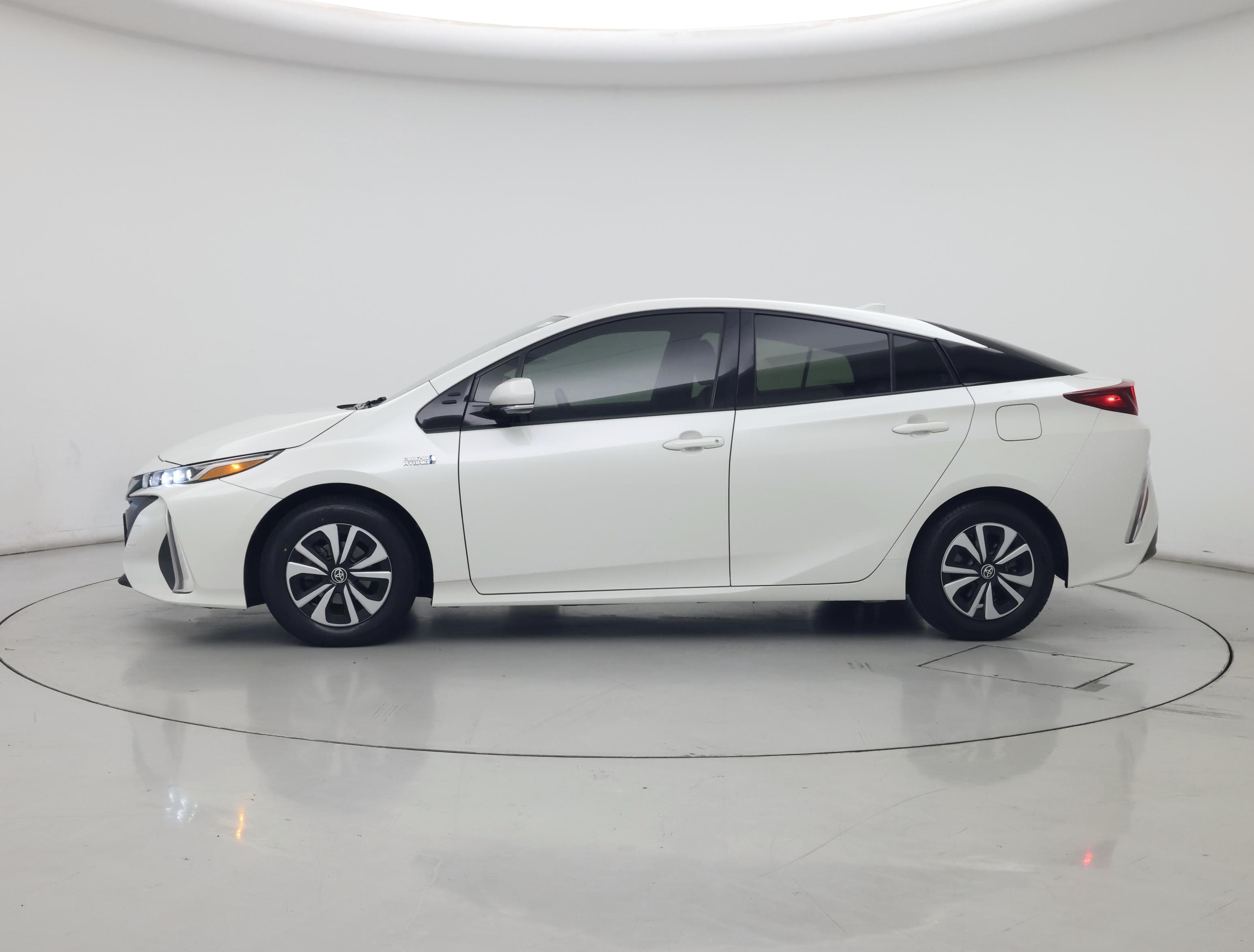 Thumbnail: 2017 Toyota Prius Prime - 3