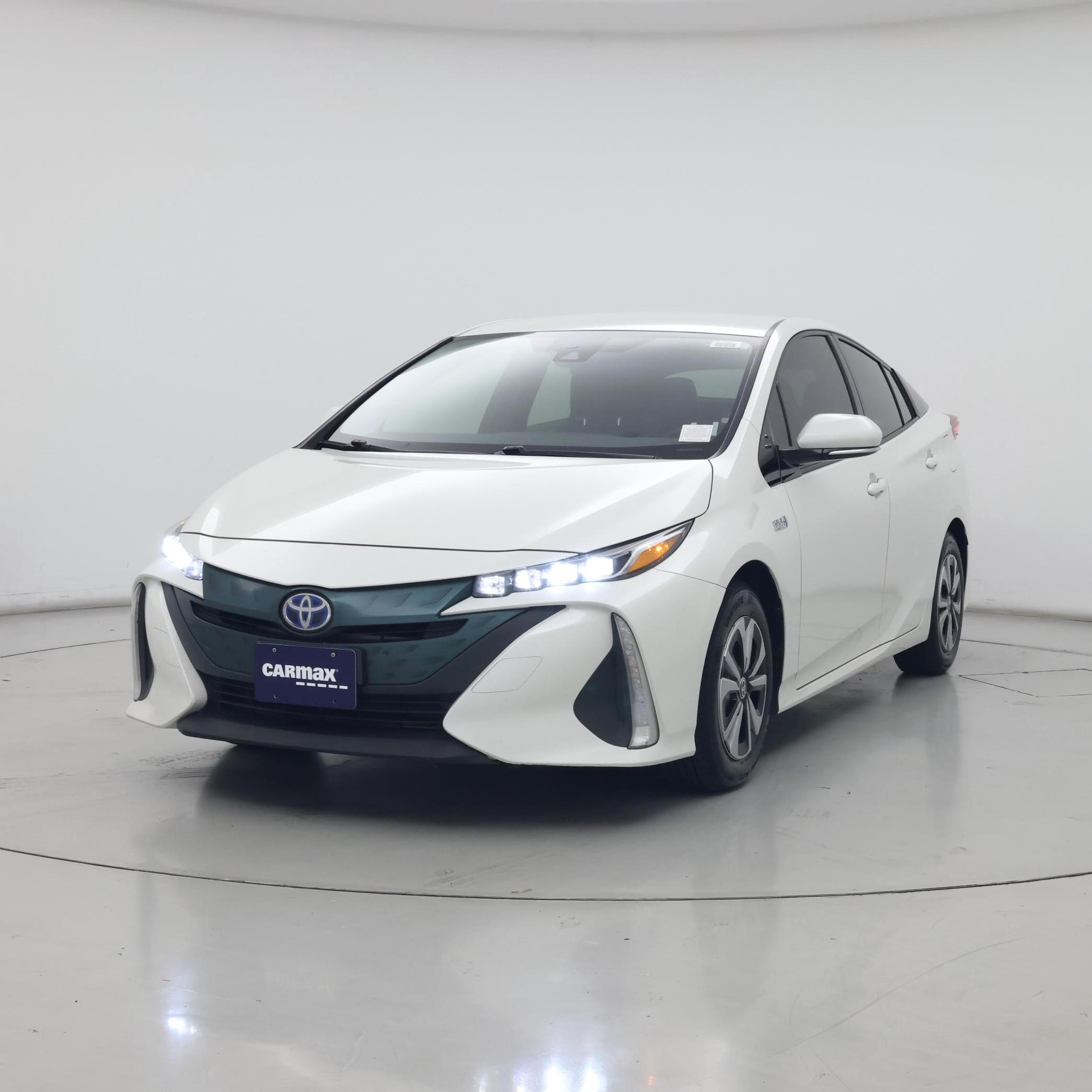 Thumbnail: 2017 Toyota Prius Prime - 4