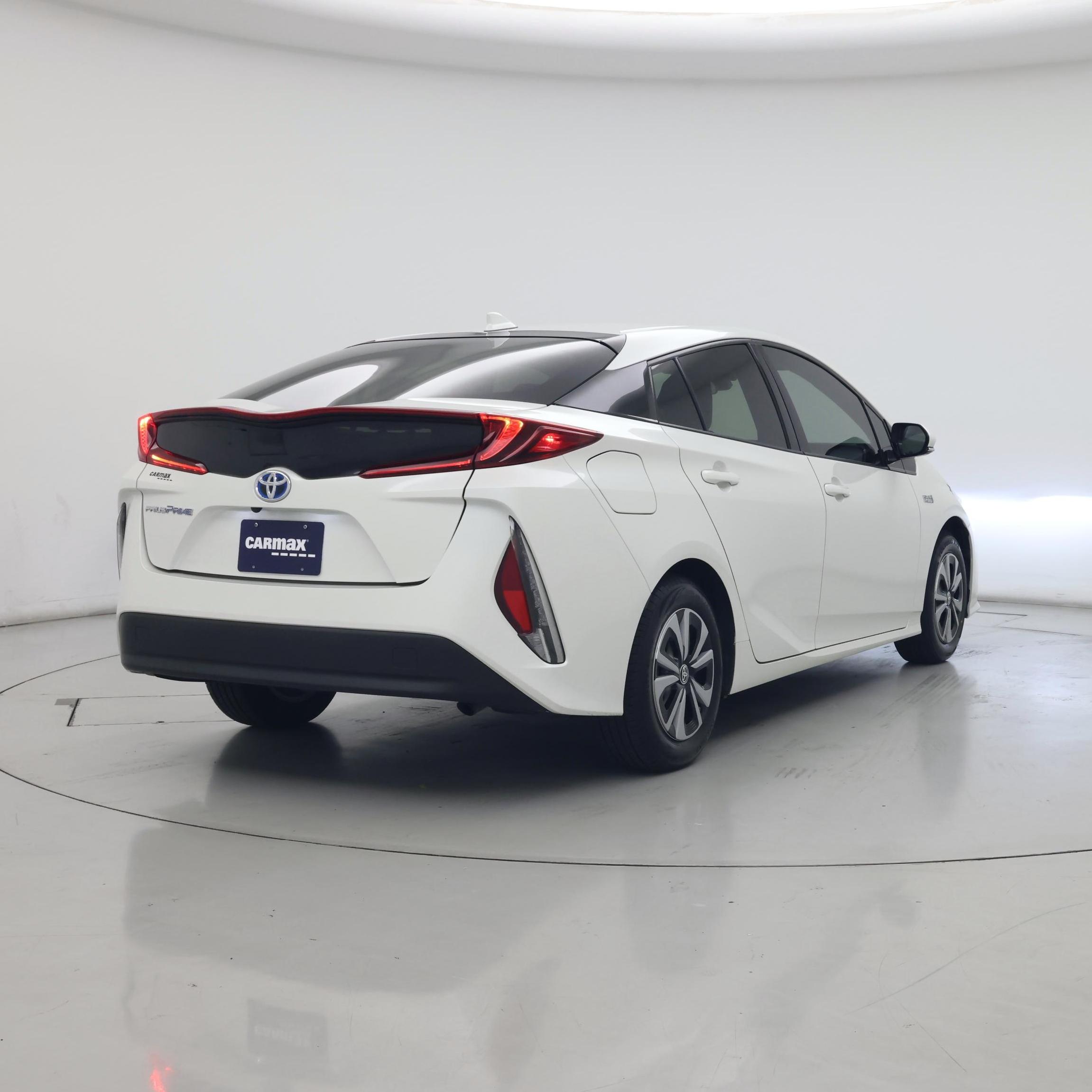Thumbnail: 2017 Toyota Prius Prime - 8