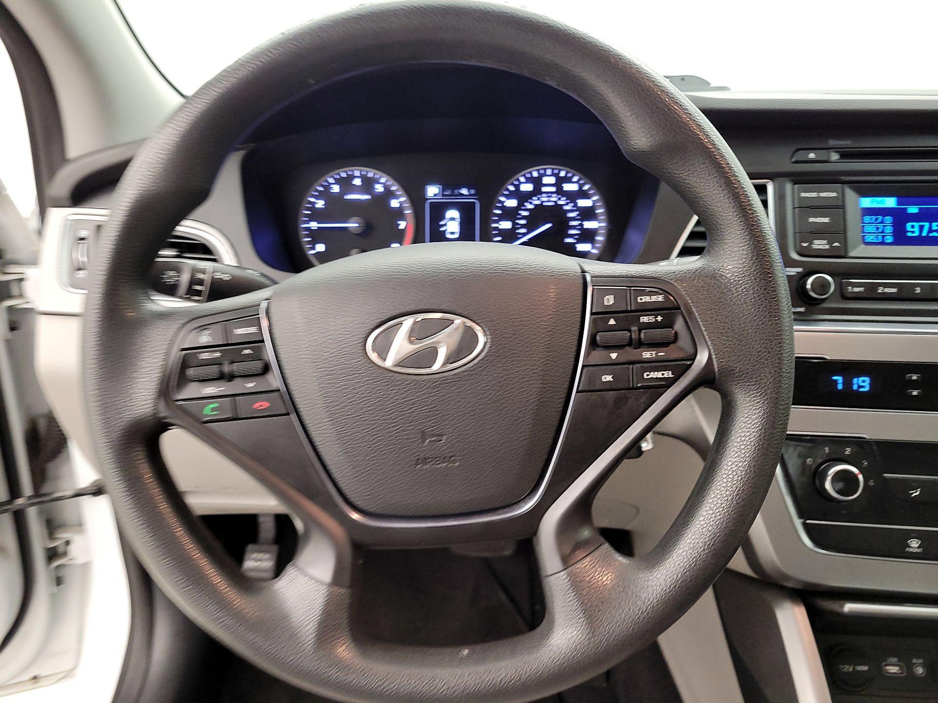 Thumbnail: 2015 Hyundai Sonata - 10