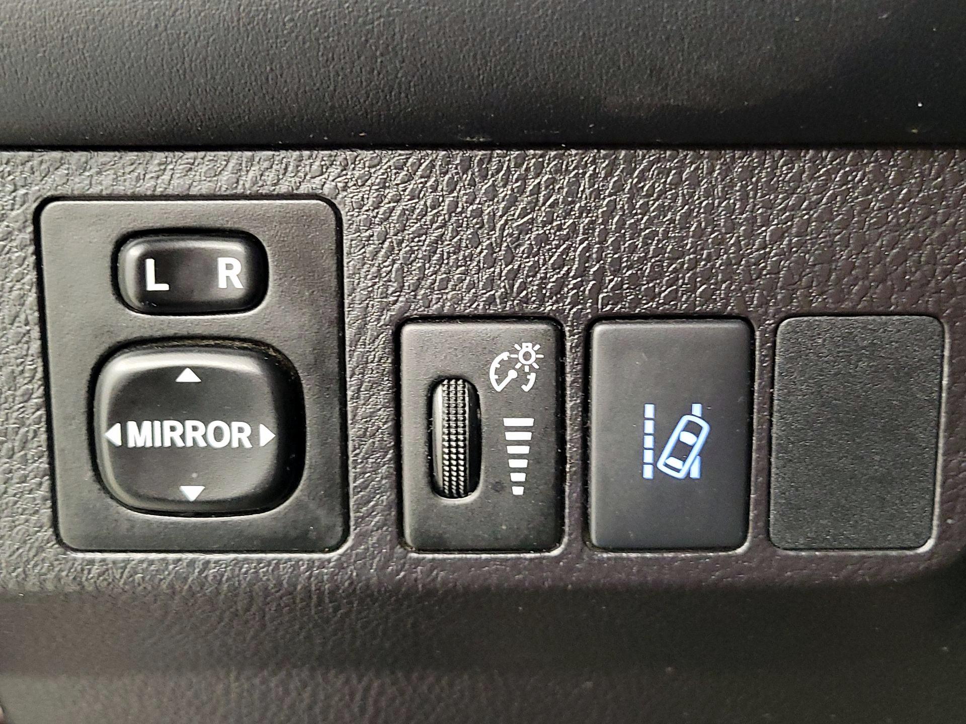 Thumbnail: 2018 Toyota RAV4 - 13