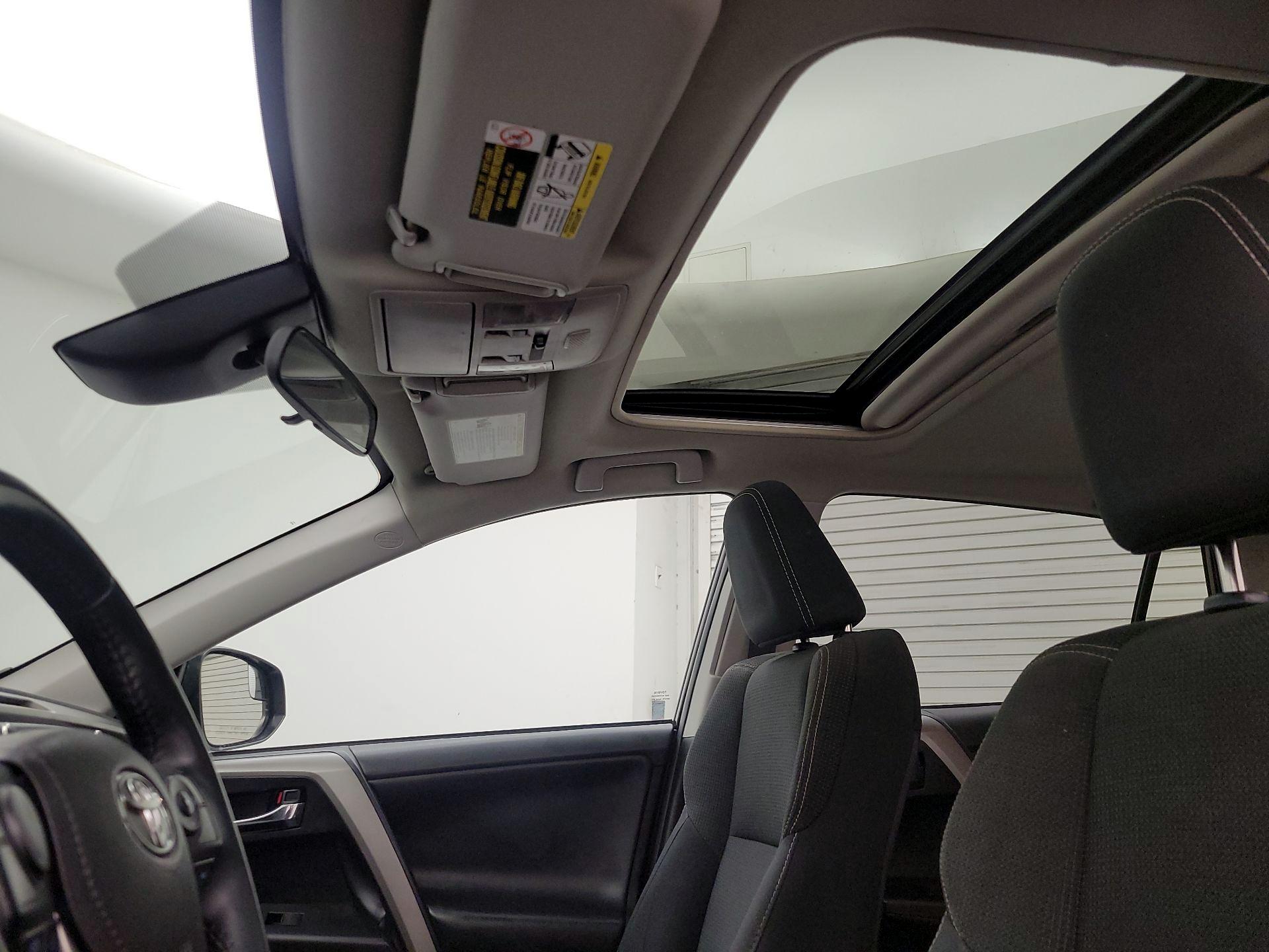 Thumbnail: 2018 Toyota RAV4 - 19