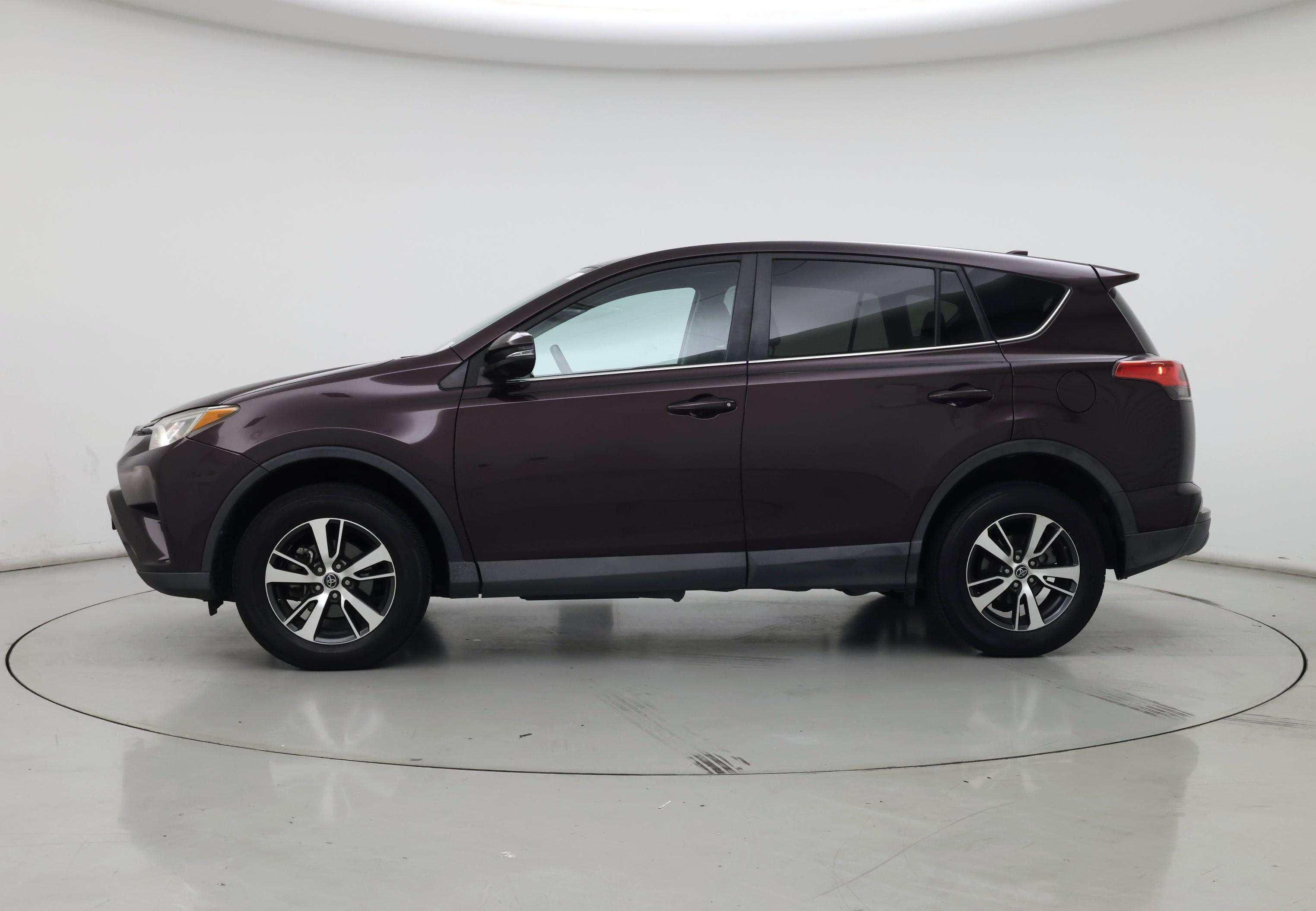 Thumbnail: 2018 Toyota RAV4 - 3