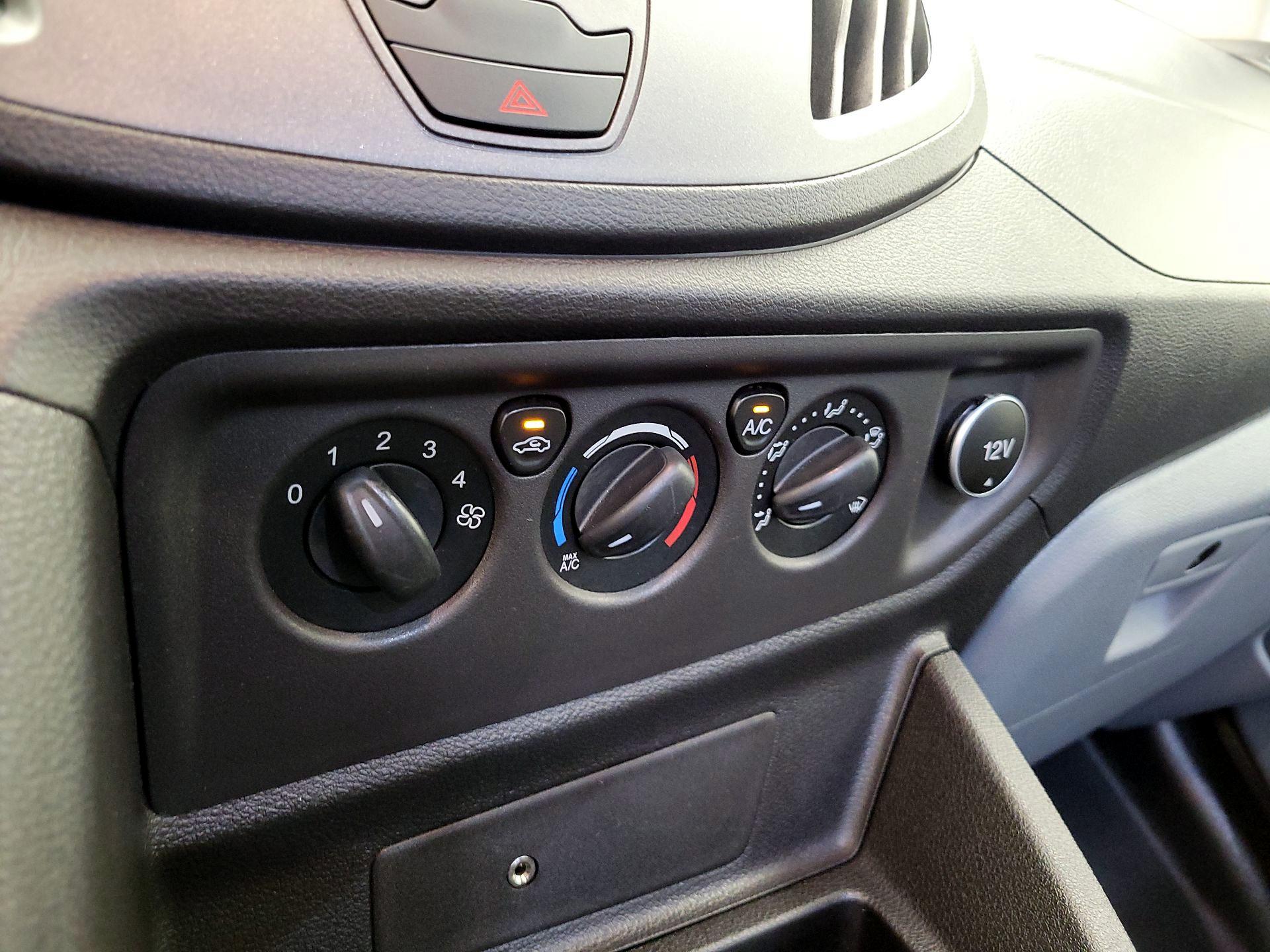 Thumbnail: 2018 Ford Transit Series - 16