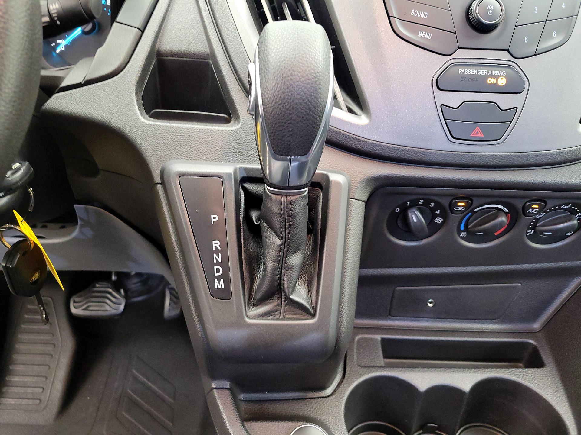 Thumbnail: 2018 Ford Transit Series - 17