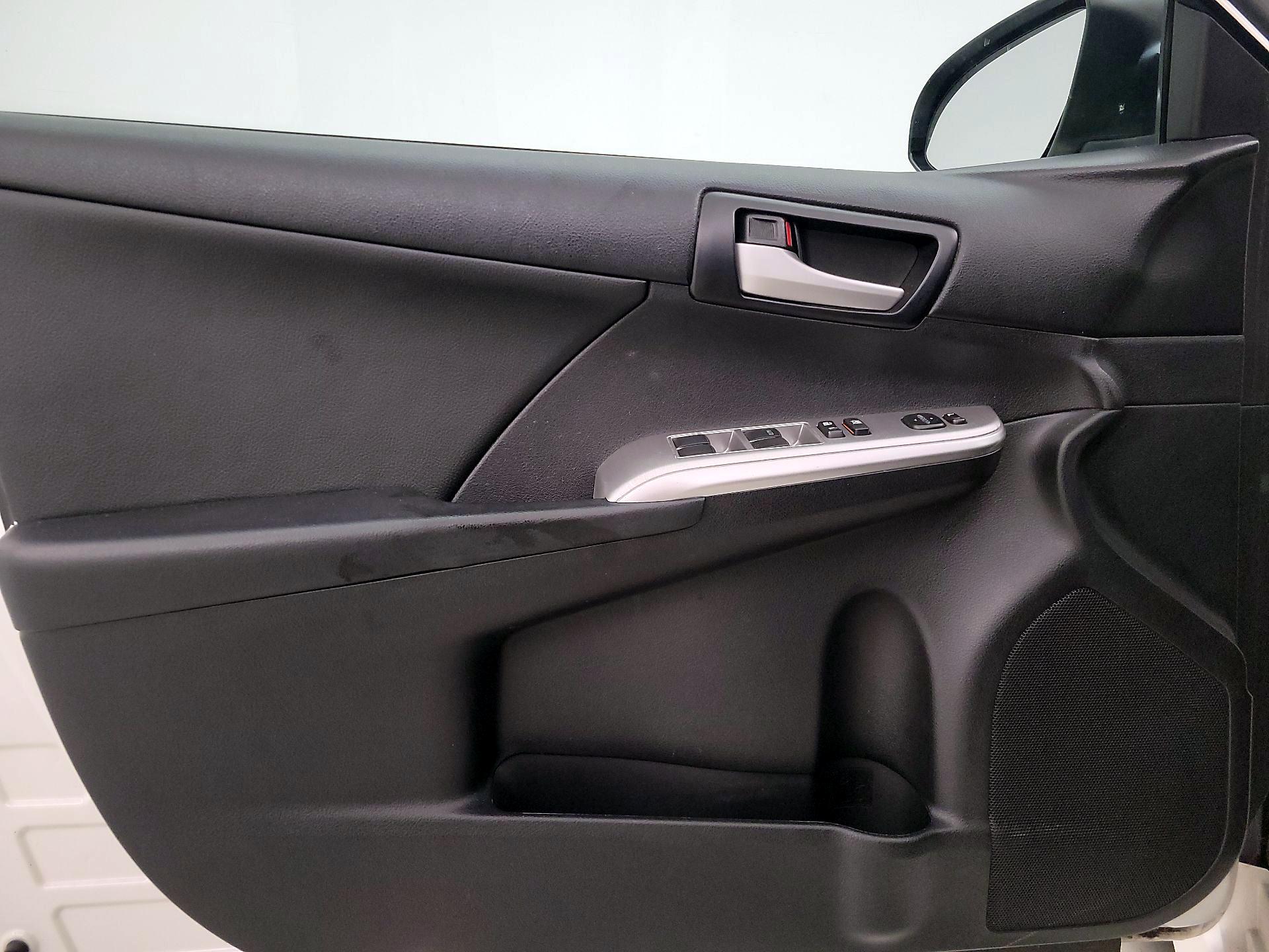 Thumbnail: 2014 Toyota Camry - 12