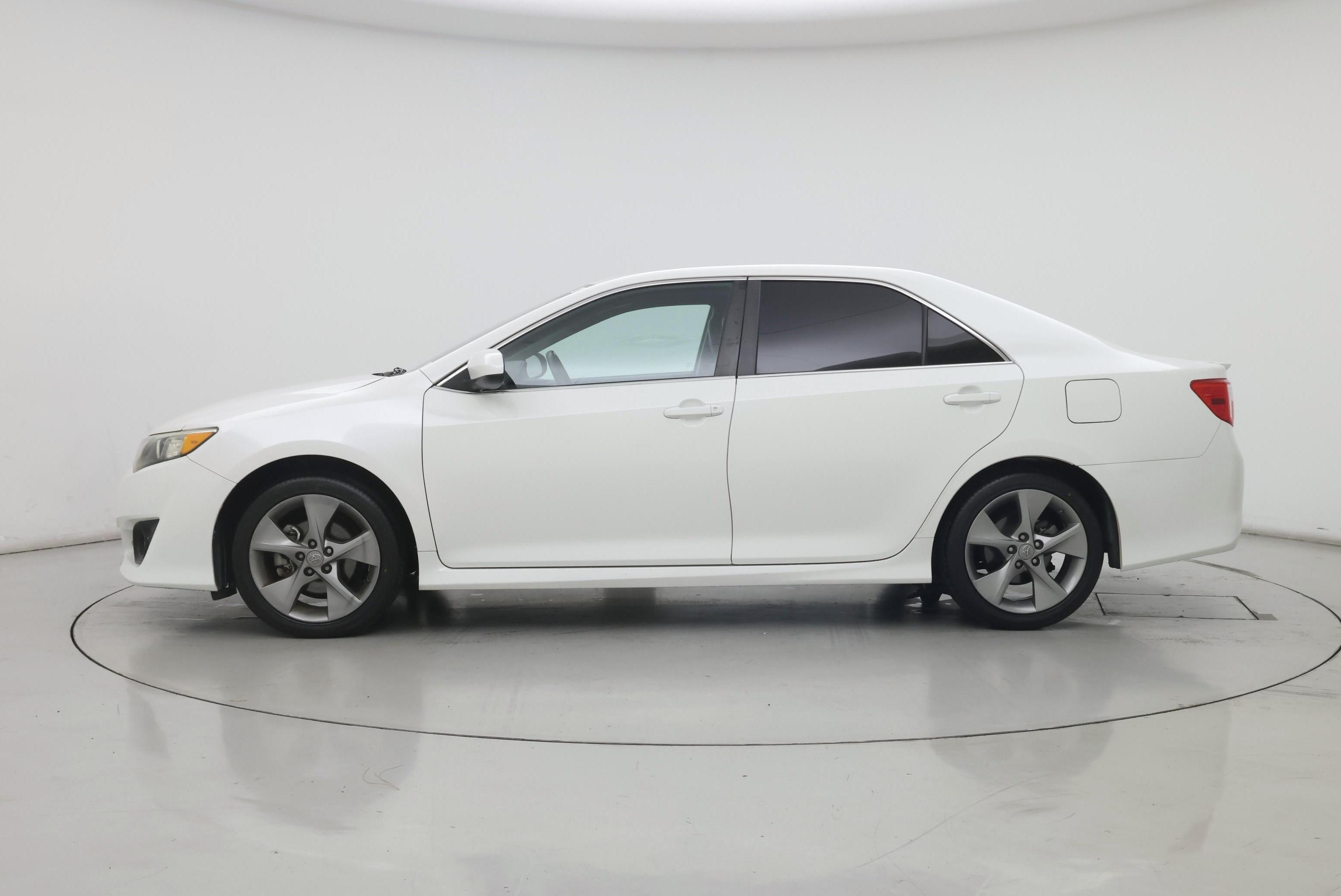 Thumbnail: 2014 Toyota Camry - 3