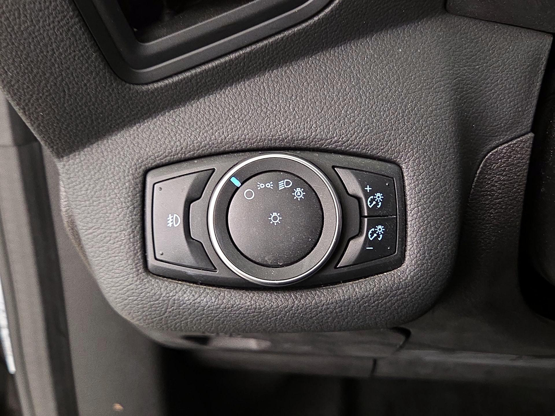 Thumbnail: 2015 Ford C-Max - 13