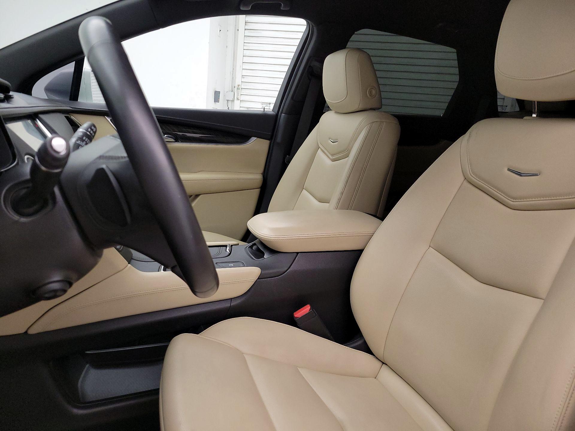 Thumbnail: 2018 Cadillac XT5 - 11