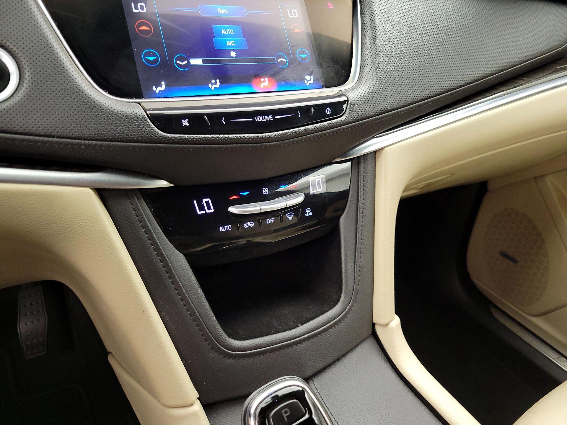 Thumbnail: 2018 Cadillac XT5 - 16