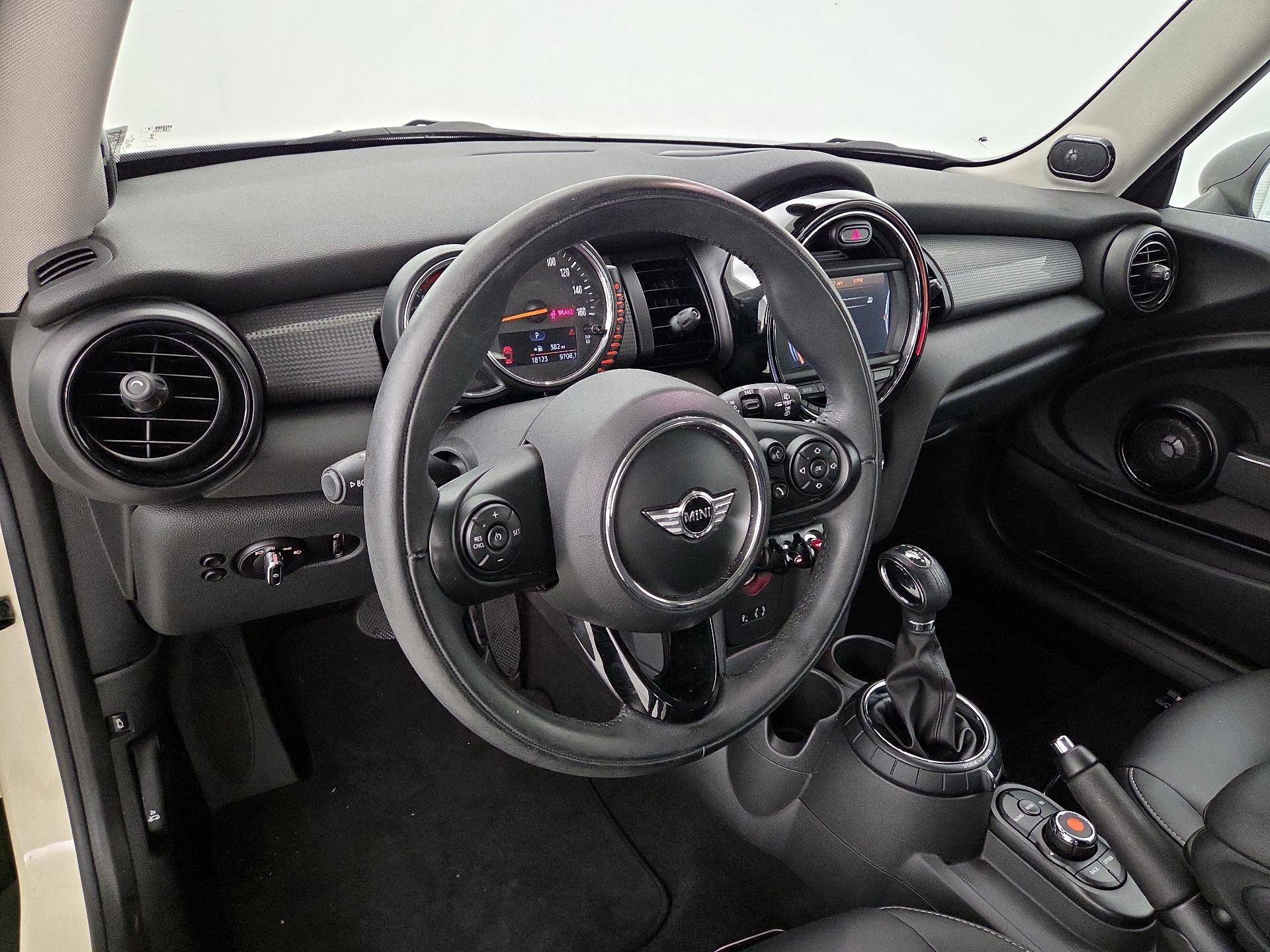 Thumbnail: 2016 MINI Cooper Hardtop - 9