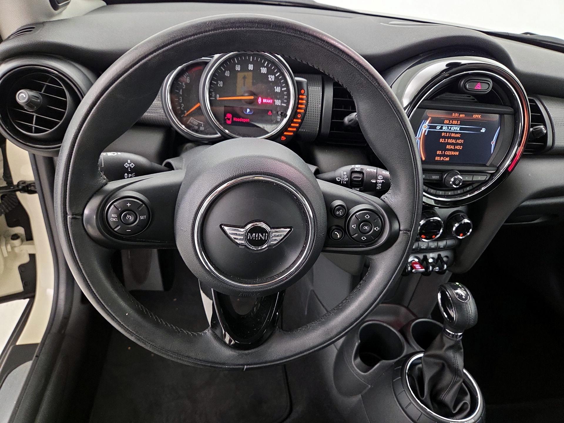 Thumbnail: 2016 MINI Cooper Hardtop - 10