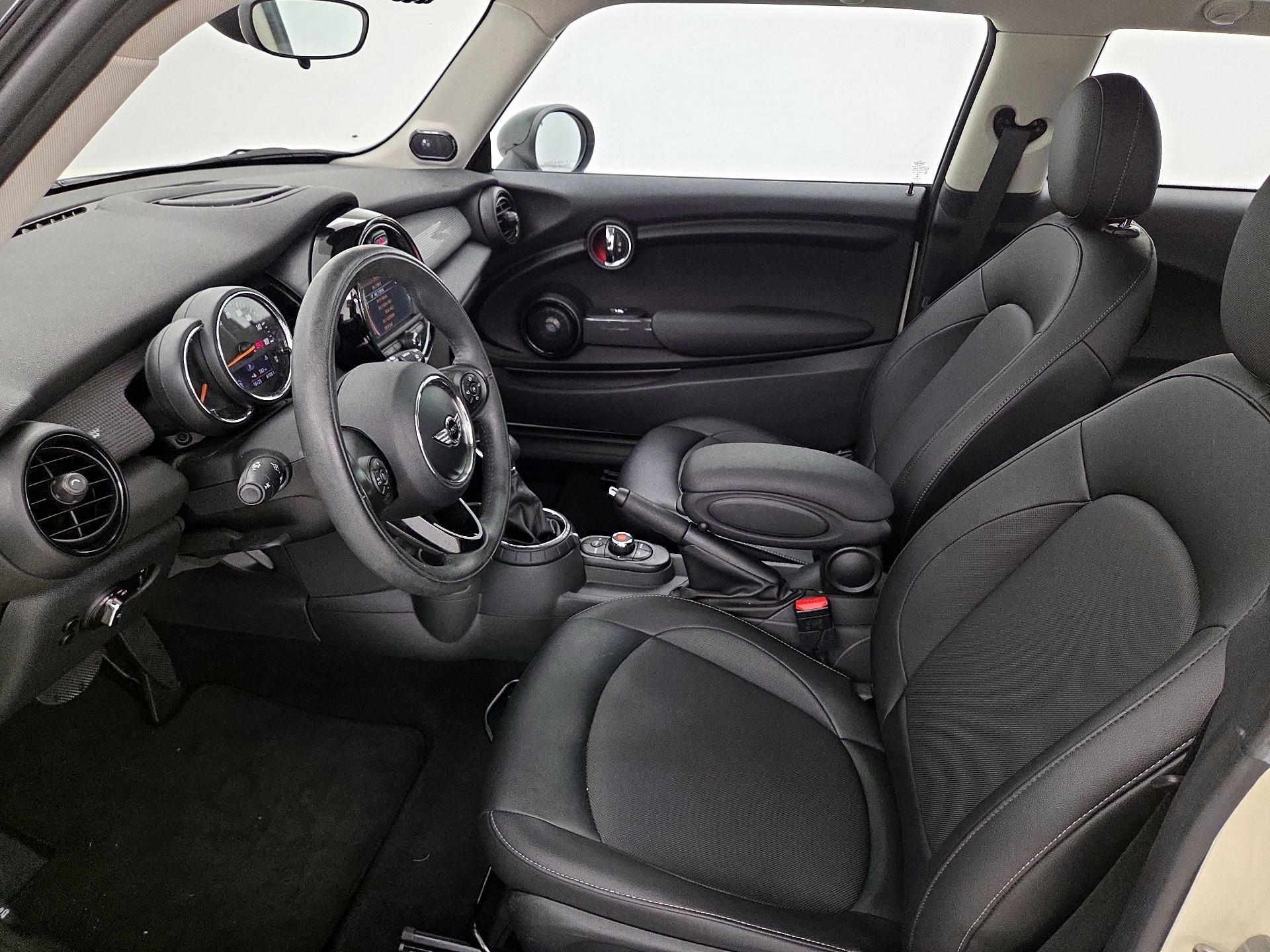 Thumbnail: 2016 MINI Cooper Hardtop - 11