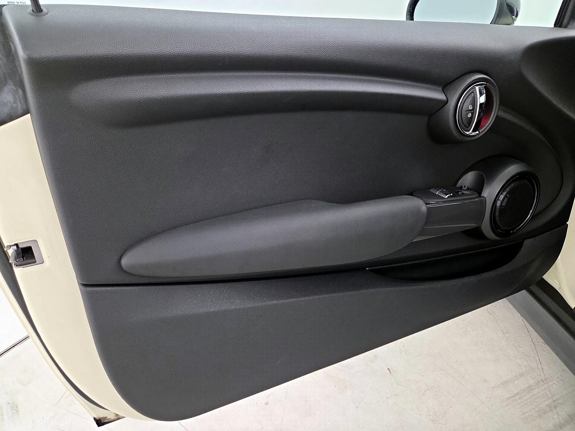 Thumbnail: 2016 MINI Cooper Hardtop - 12