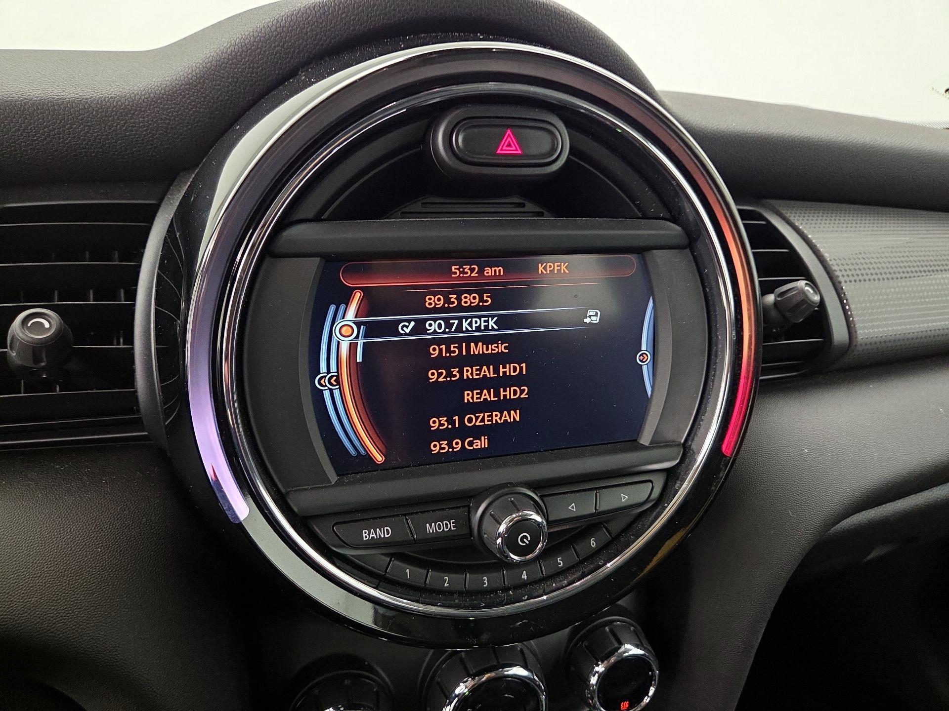 Thumbnail: 2016 MINI Cooper Hardtop - 14