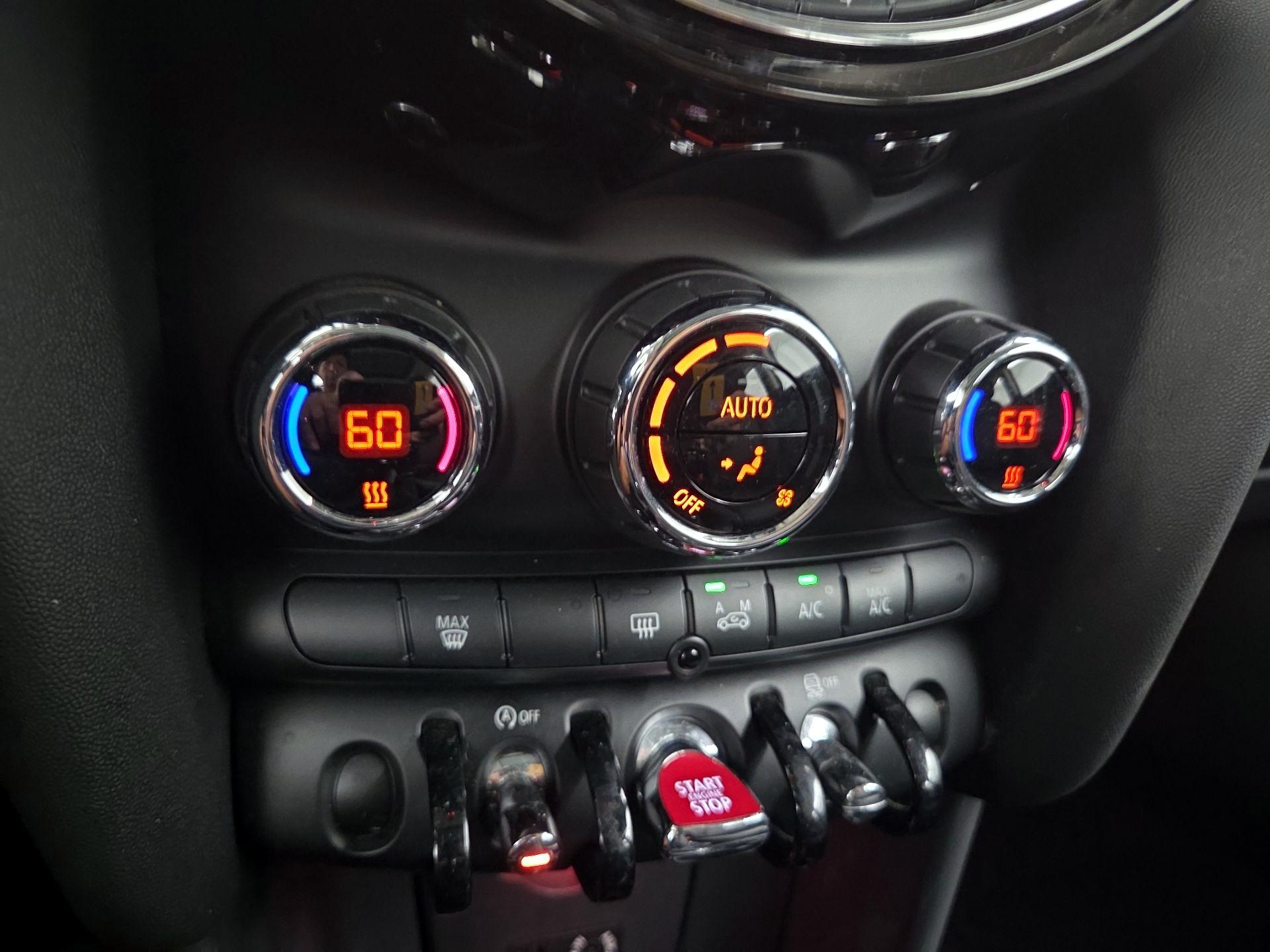 Thumbnail: 2016 MINI Cooper Hardtop - 15